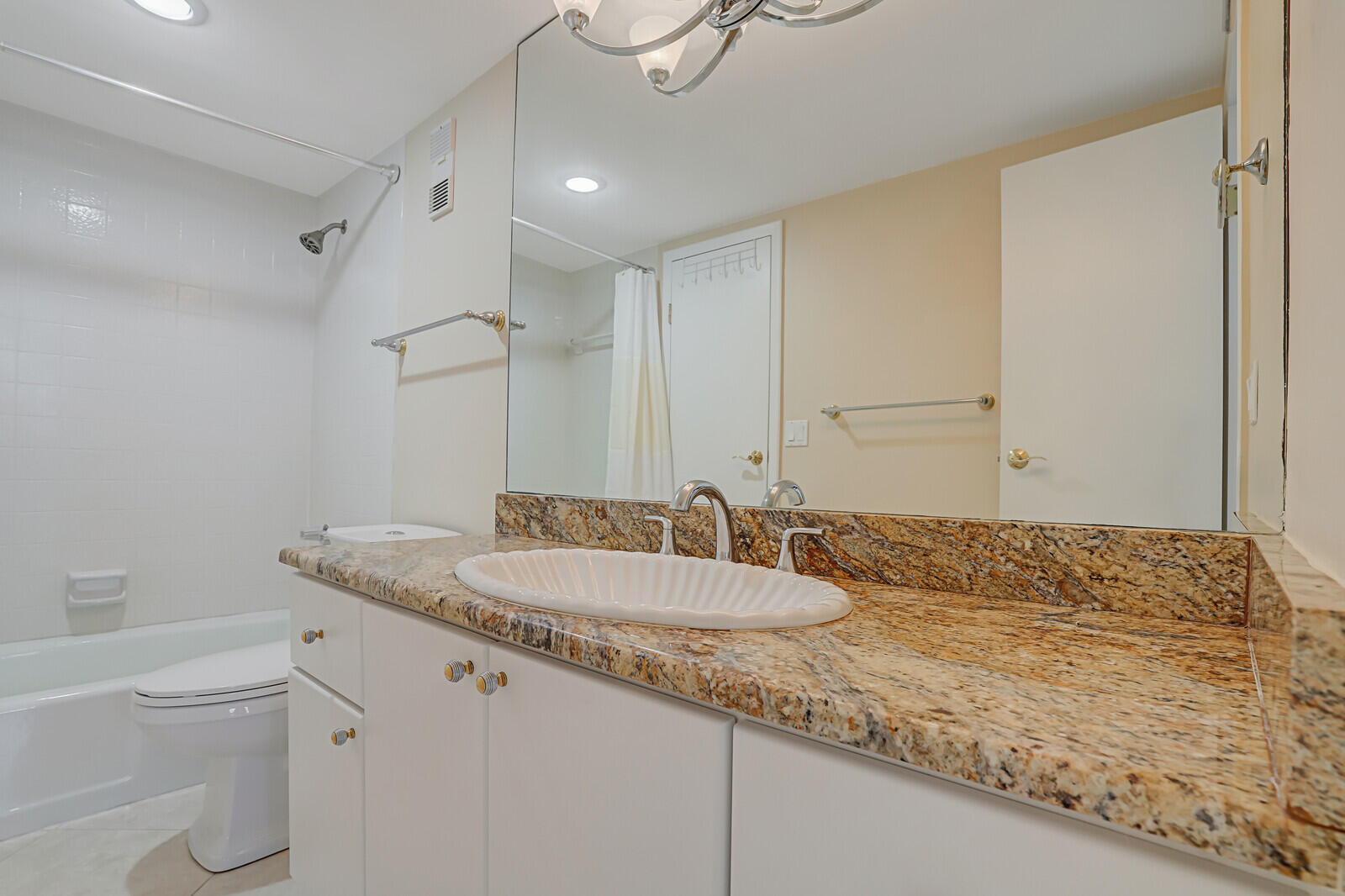 GEMINI CONDO - Residential Lease