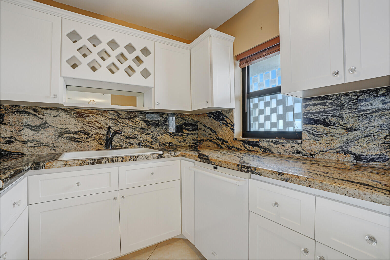 GEMINI CONDO - Residential Lease