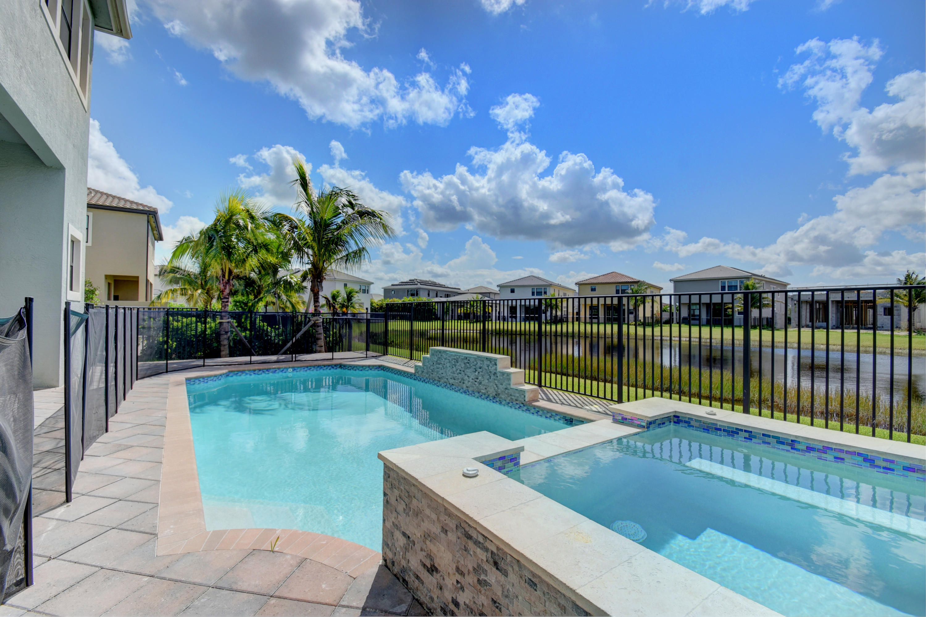 SEVEN BRIDGES - Residential