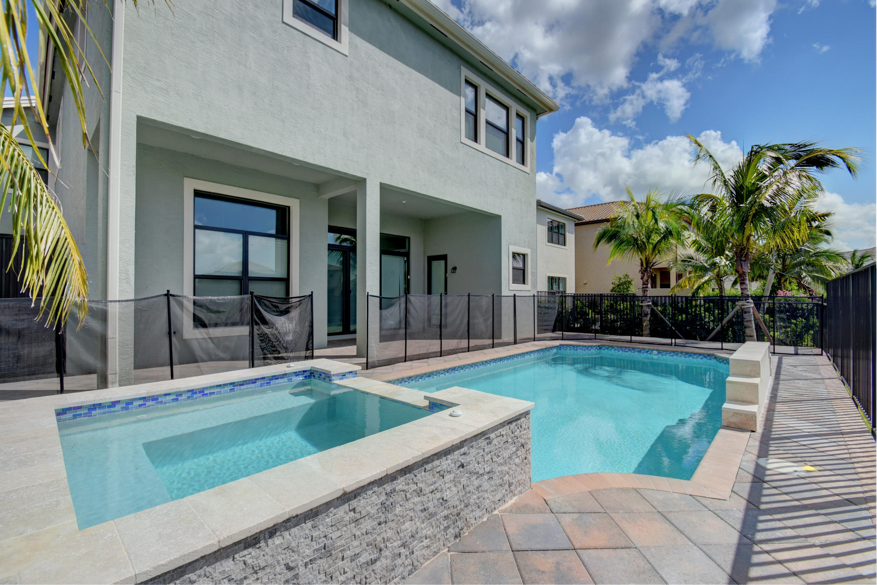 SEVEN BRIDGES - Residential