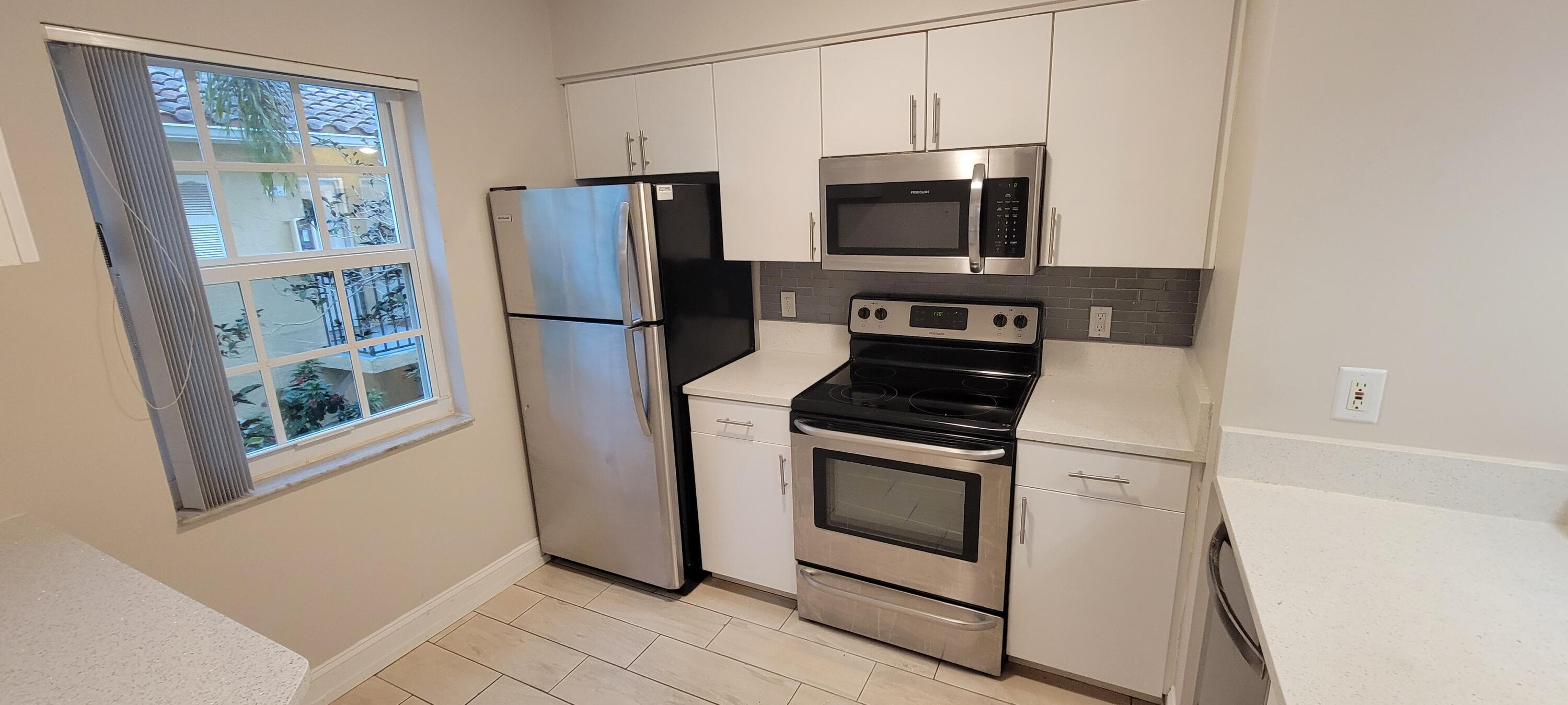 BAY REACH CONDO - Residential