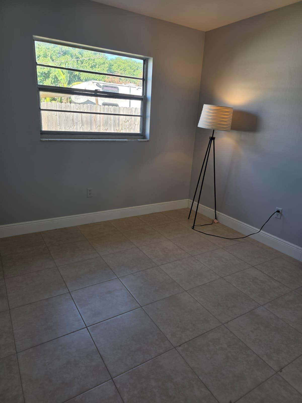 MODEL LAND CO - Residential Lease