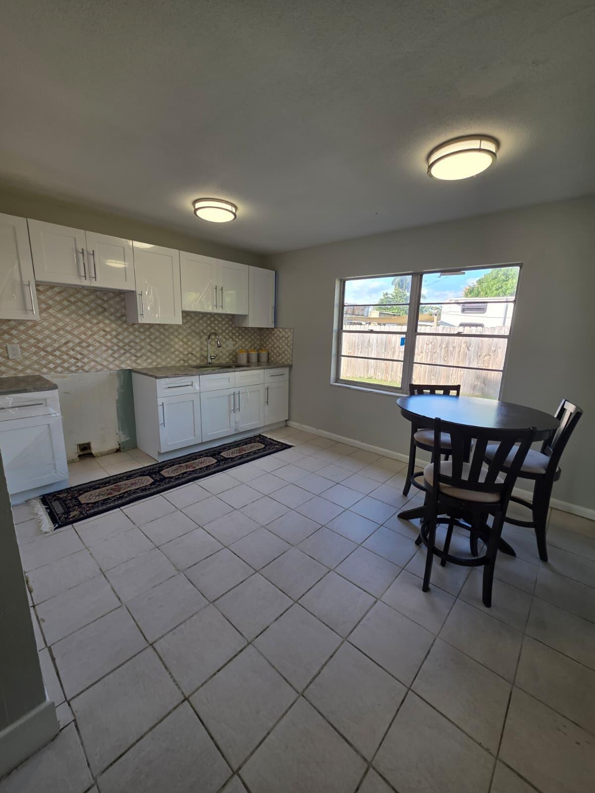 MODEL LAND CO - Residential Lease