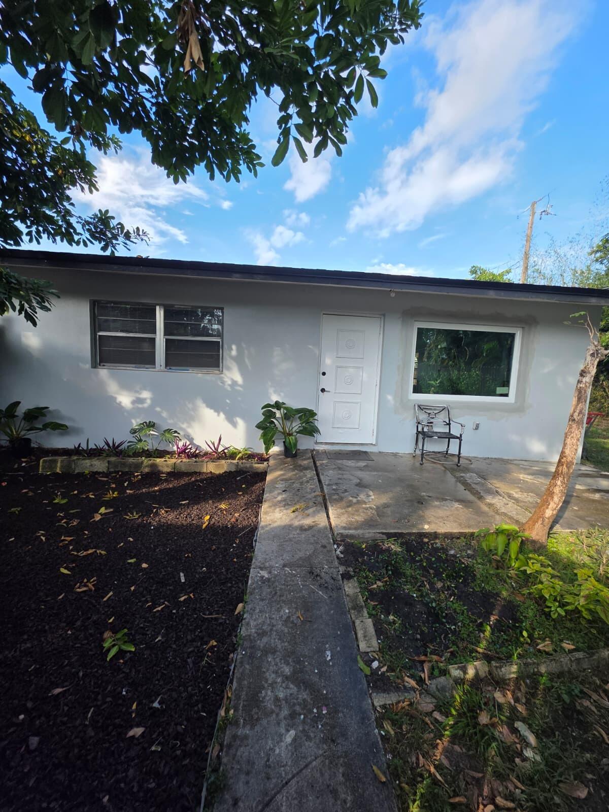 MODEL LAND CO - Residential Lease