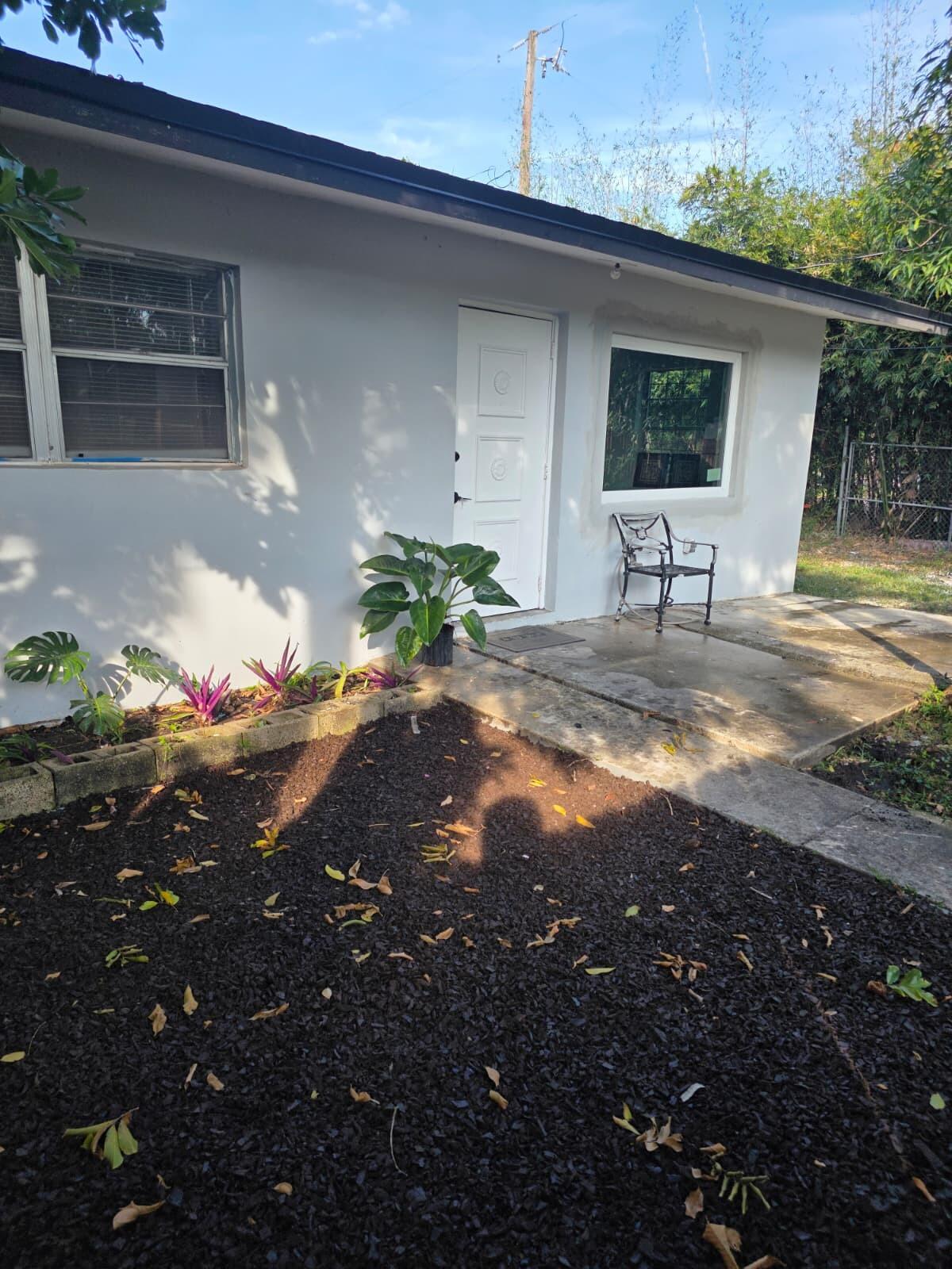 MODEL LAND CO - Residential Lease