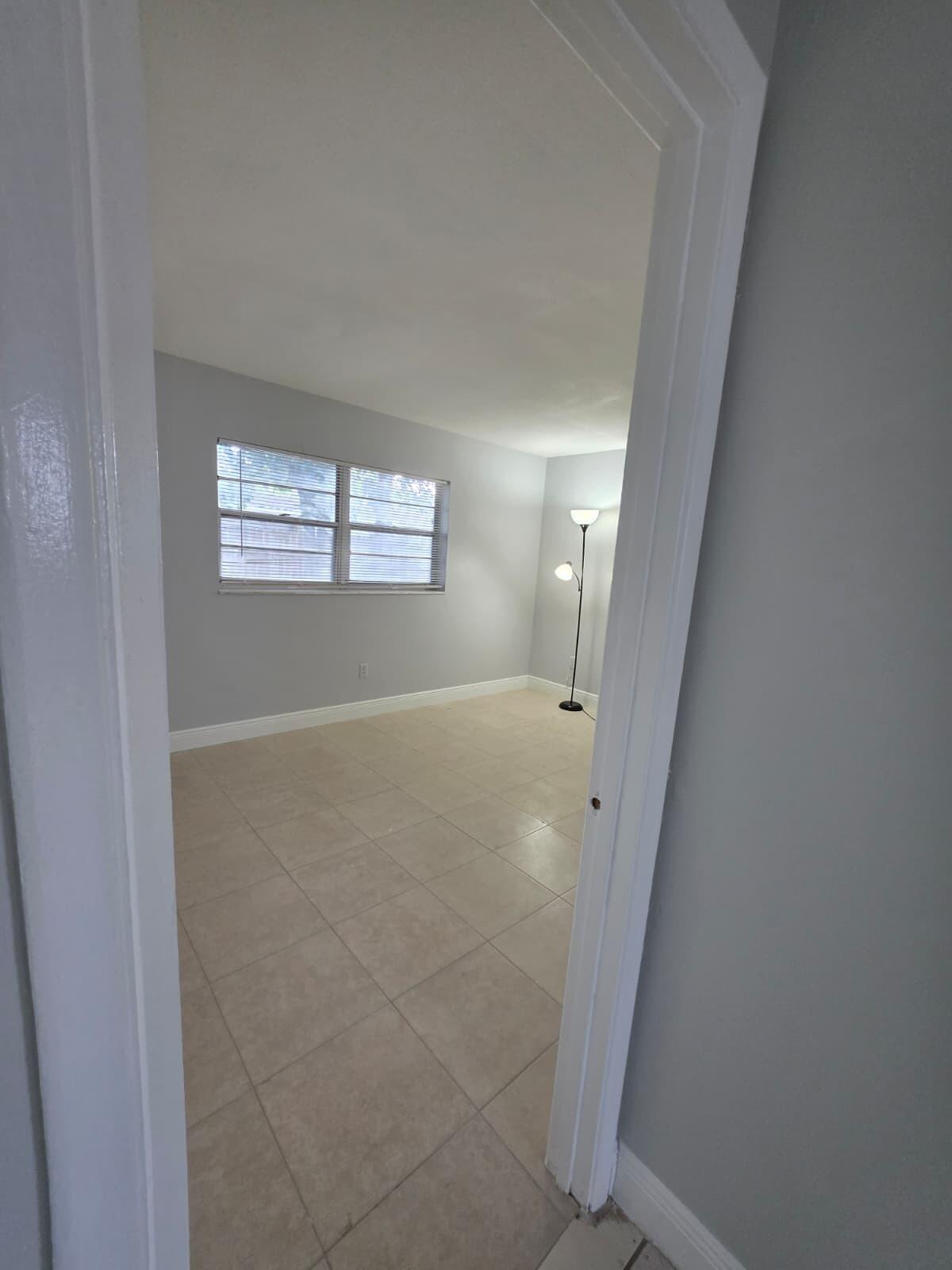 MODEL LAND CO - Residential Lease