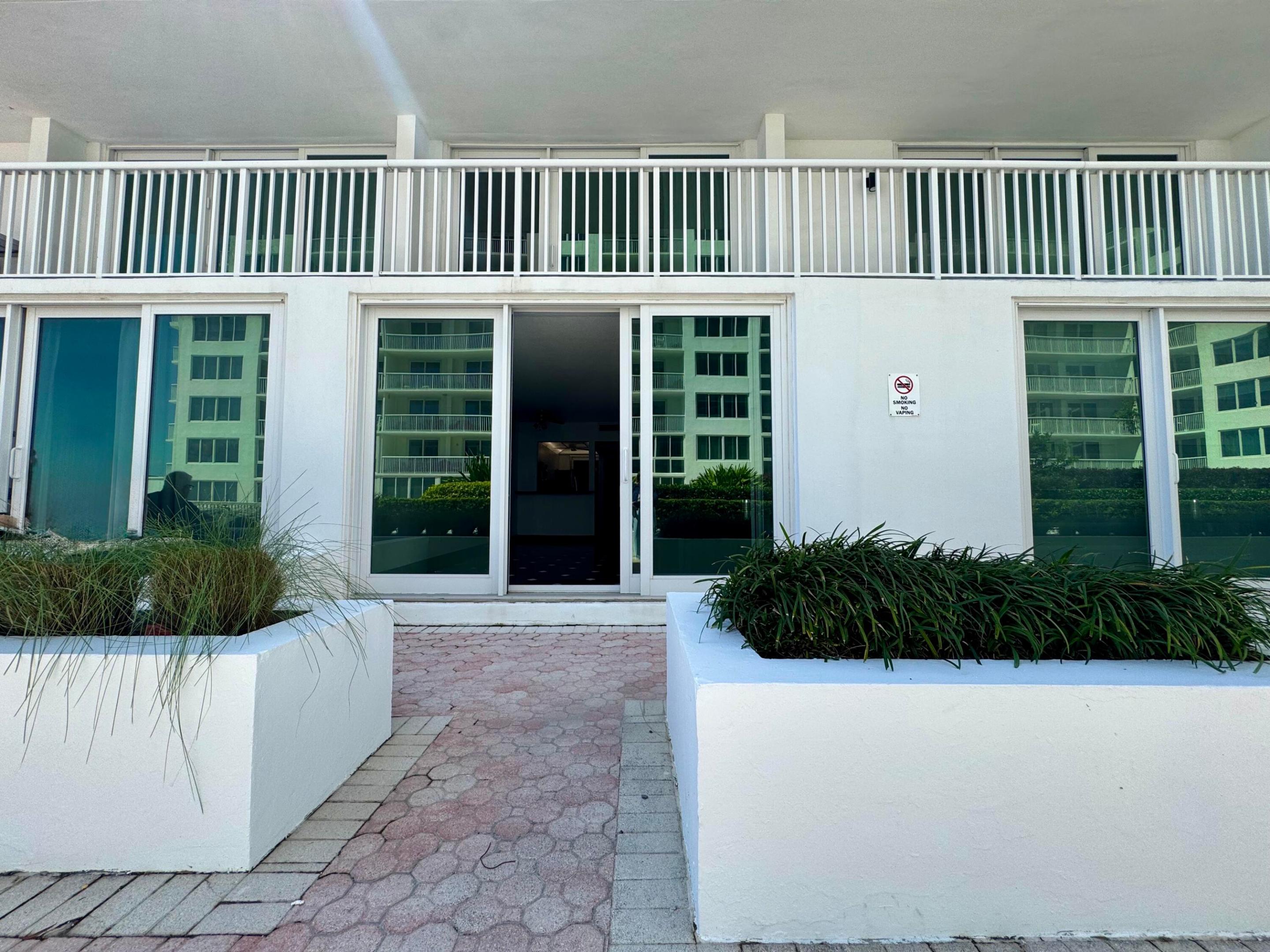 THE CARRIAGE HOUSE CONDO - Residential