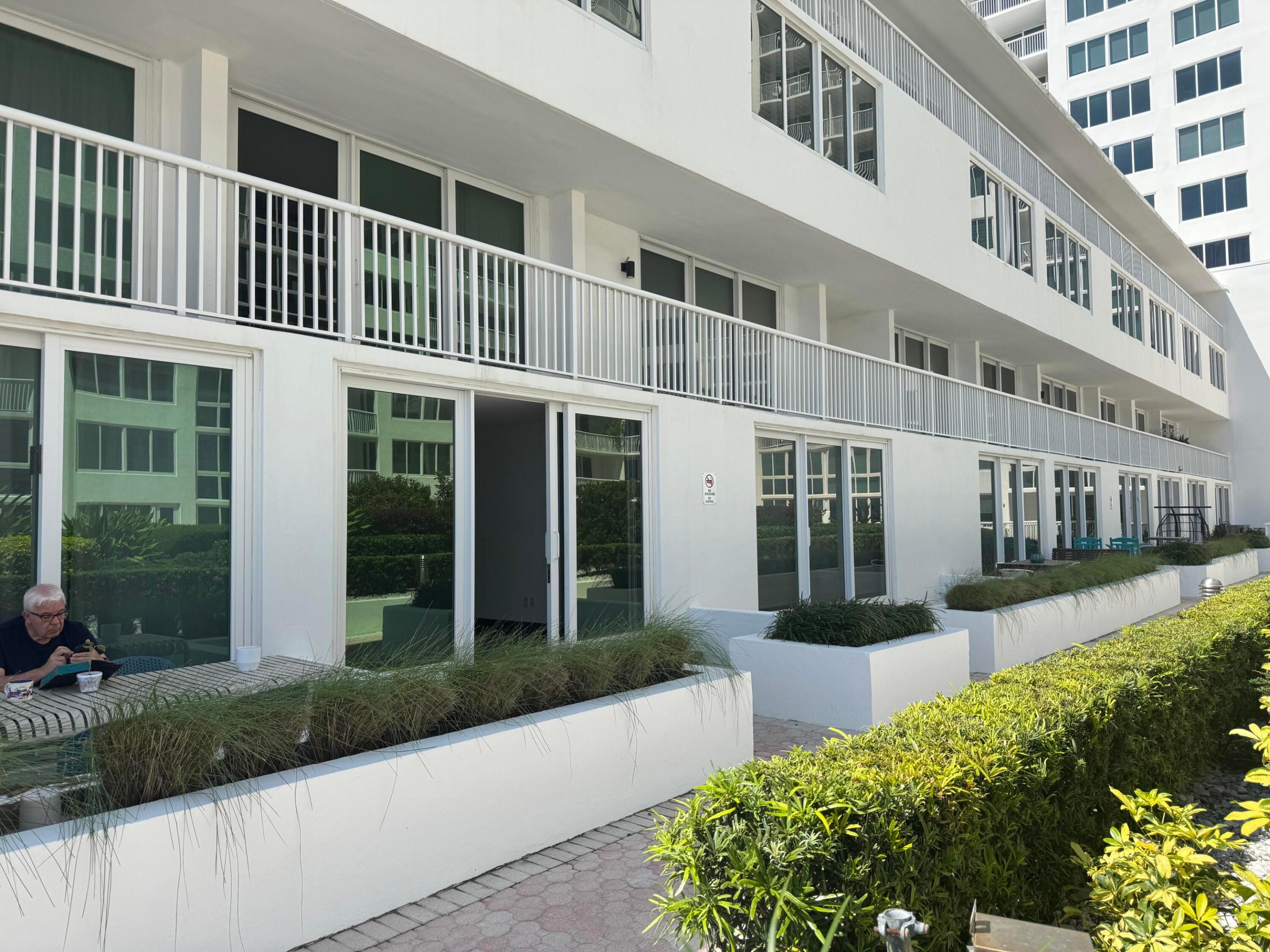 THE CARRIAGE HOUSE CONDO - Residential