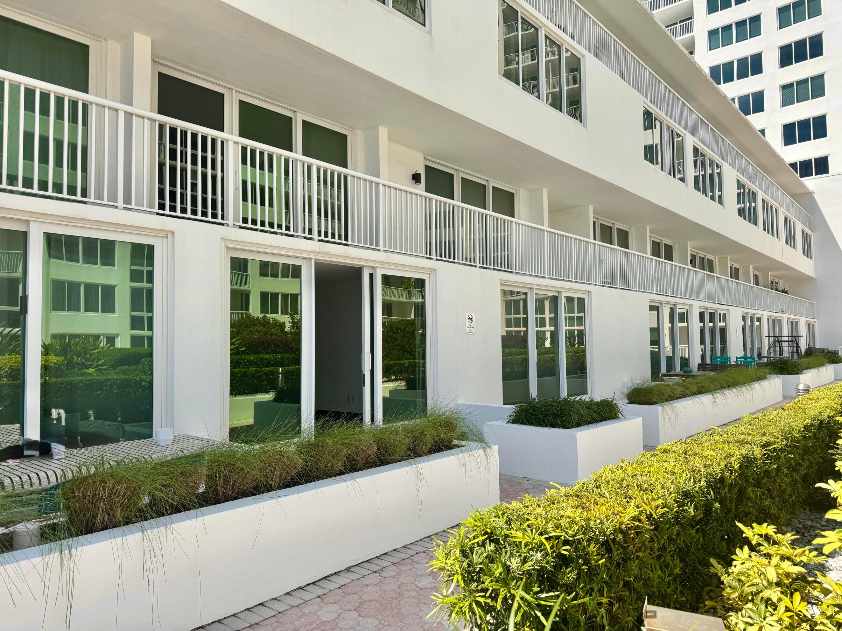 THE CARRIAGE HOUSE CONDO - Residential