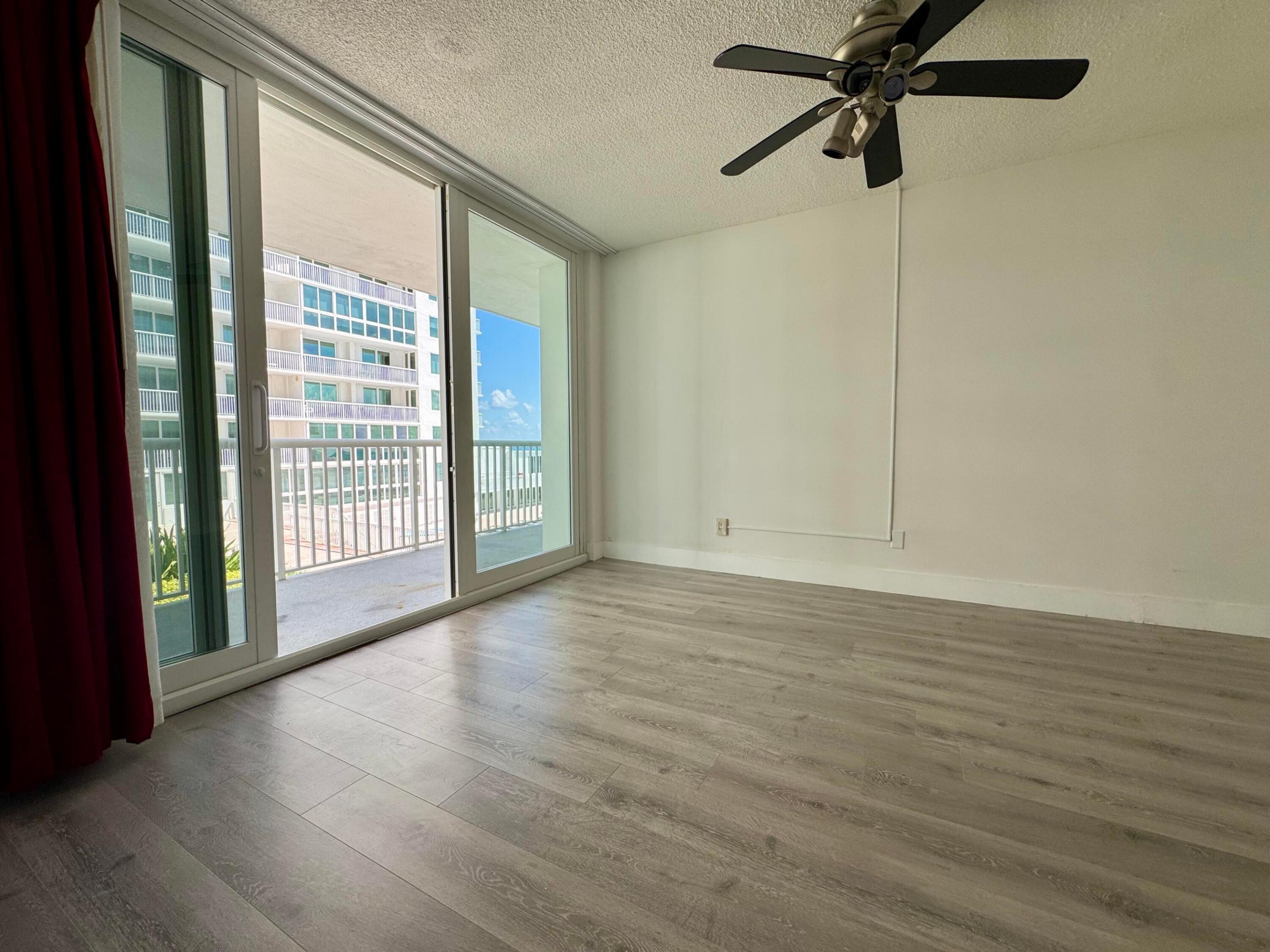 THE CARRIAGE HOUSE CONDO - Residential