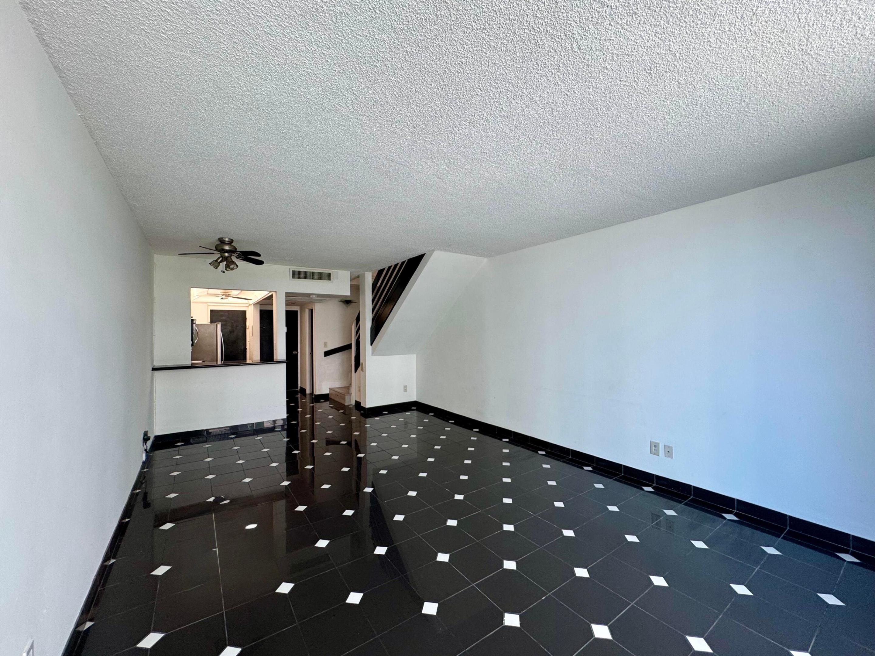 THE CARRIAGE HOUSE CONDO - Residential