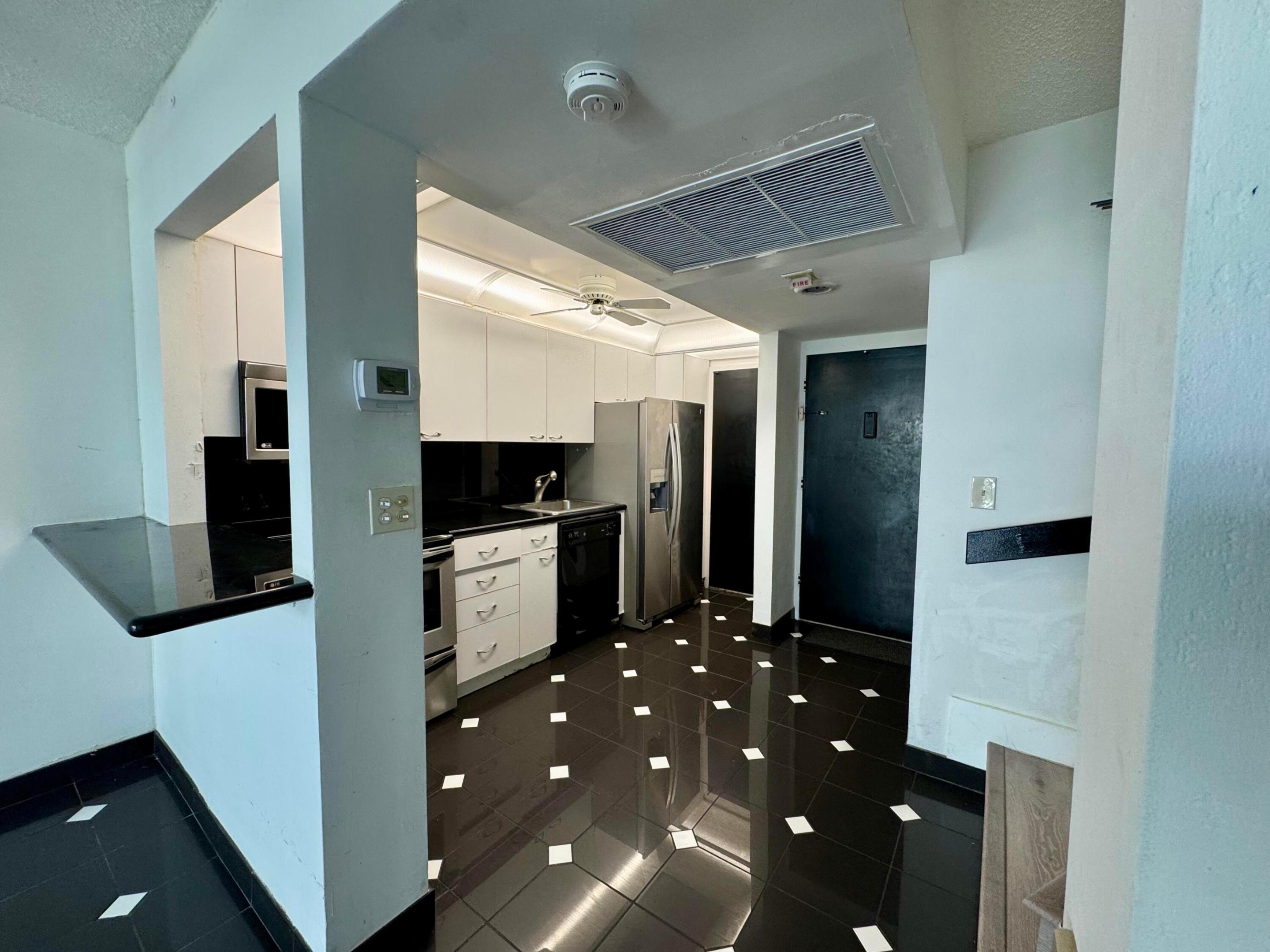 THE CARRIAGE HOUSE CONDO - Residential