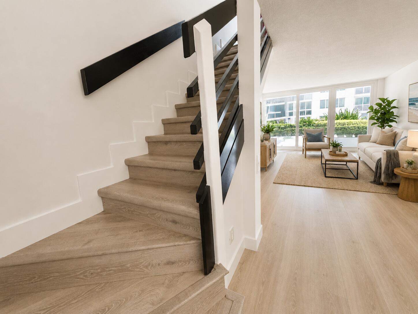 THE CARRIAGE HOUSE CONDO - Residential
