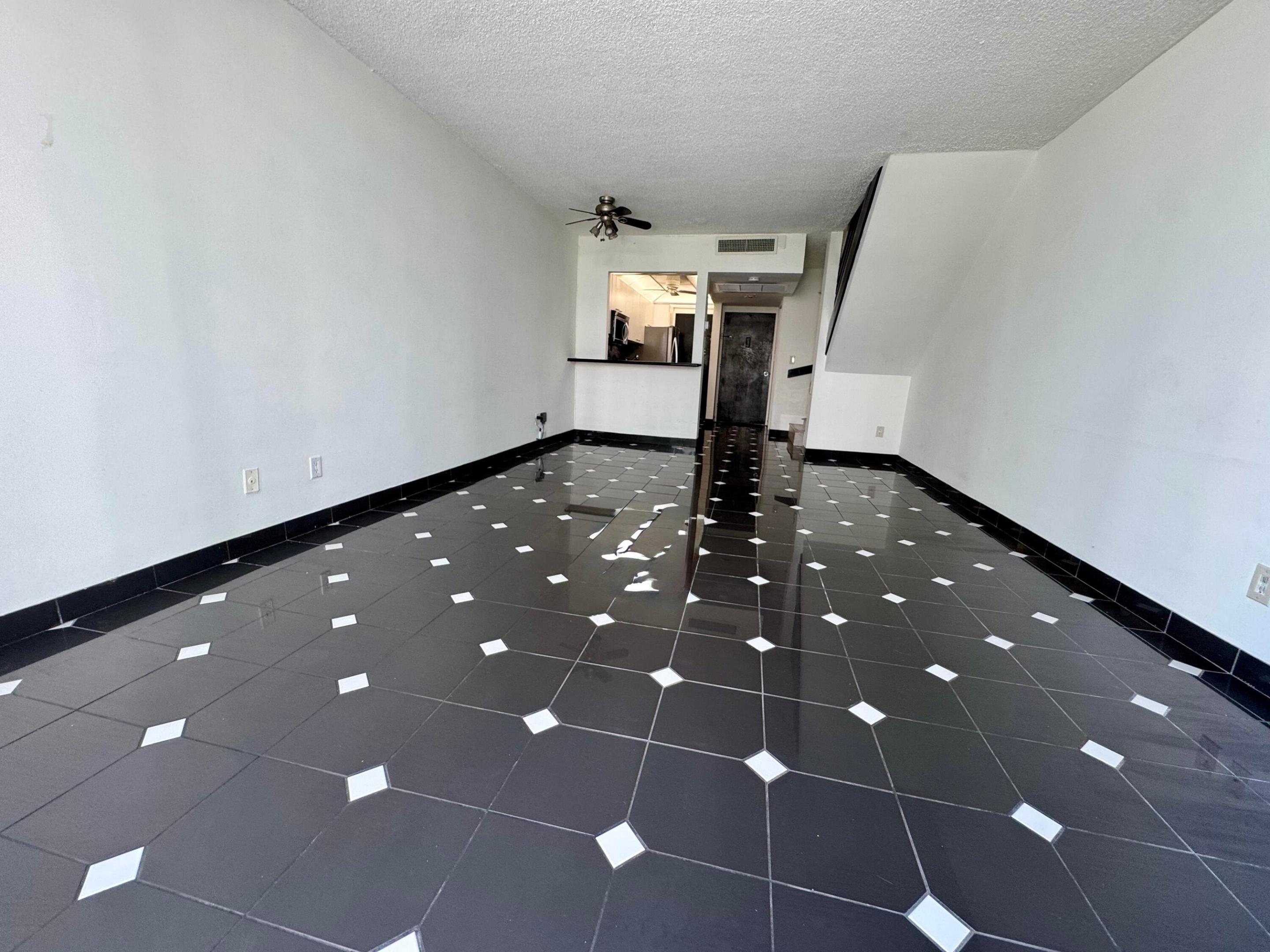 THE CARRIAGE HOUSE CONDO - Residential