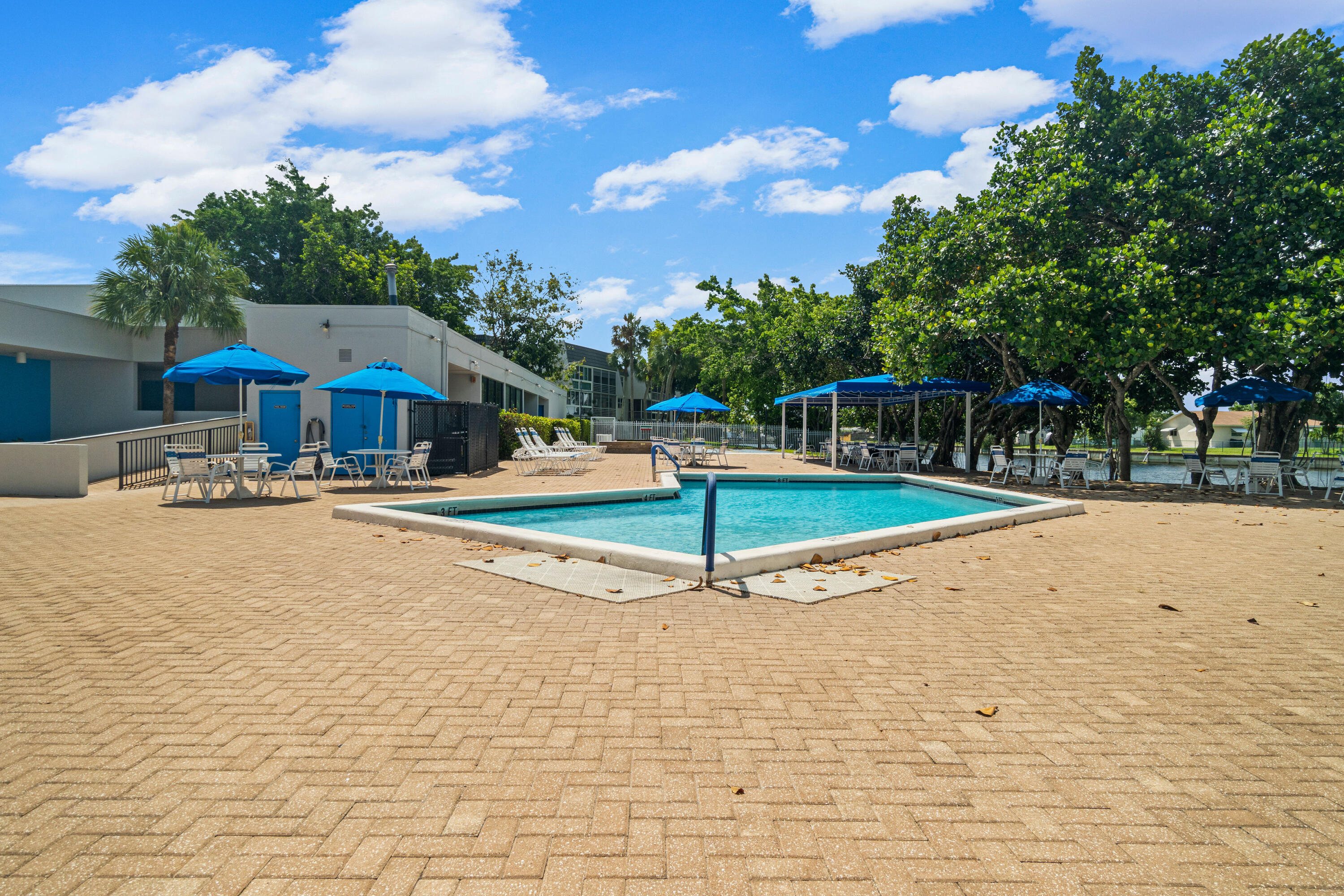 LIME BAY CONDOMINIUM 3 - Residential