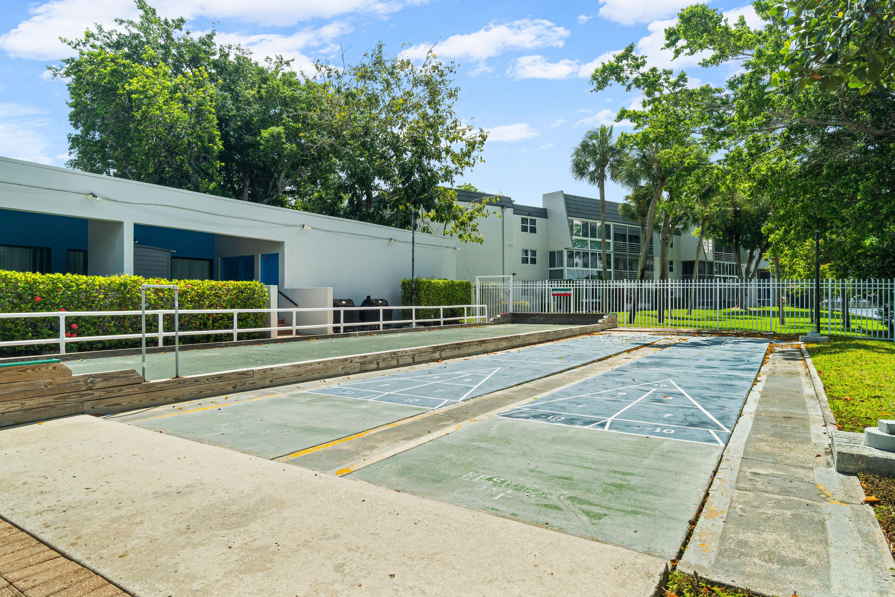 LIME BAY CONDOMINIUM 3 - Residential
