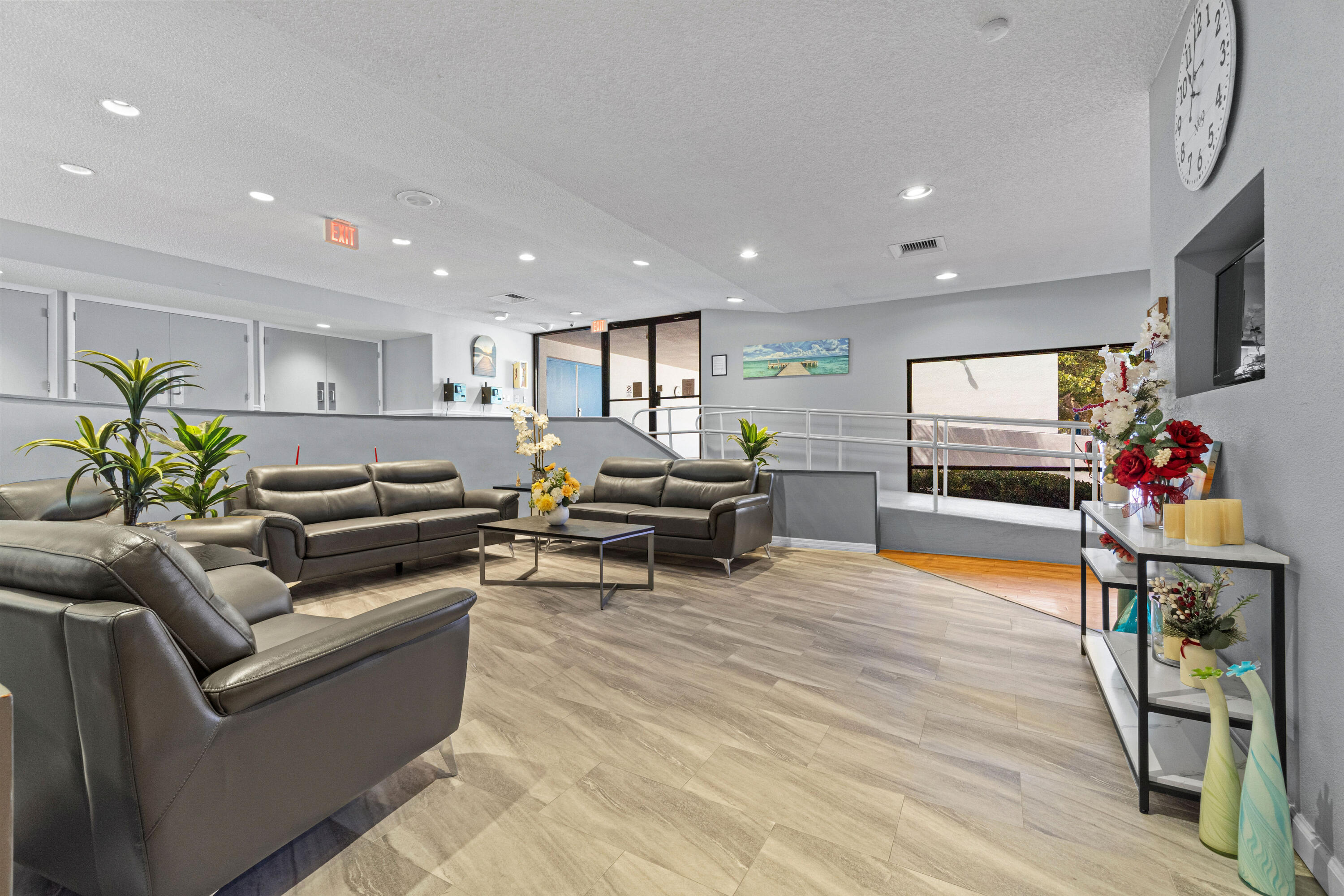 LIME BAY CONDOMINIUM 3 - Residential