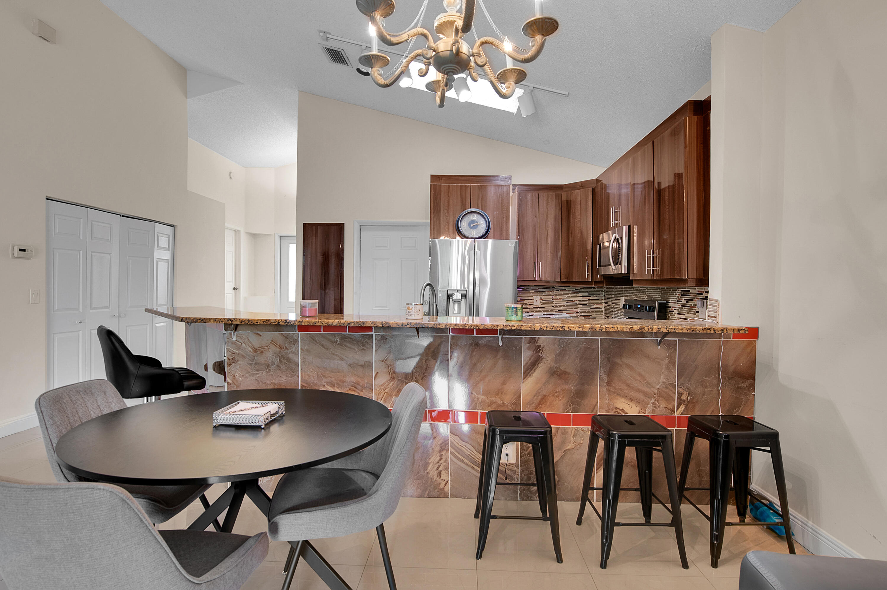 MNR FOREST 2 - Residential Lease