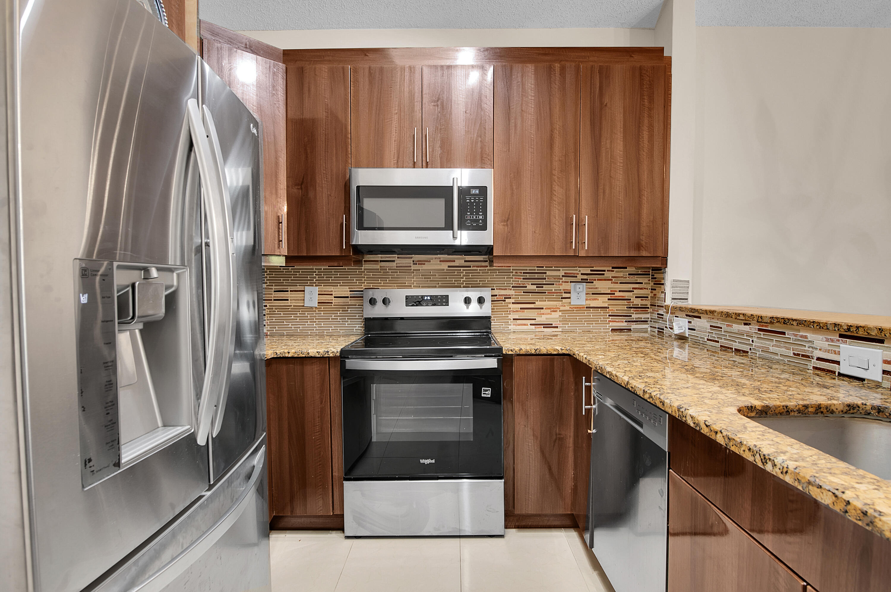 MNR FOREST 2 - Residential Lease
