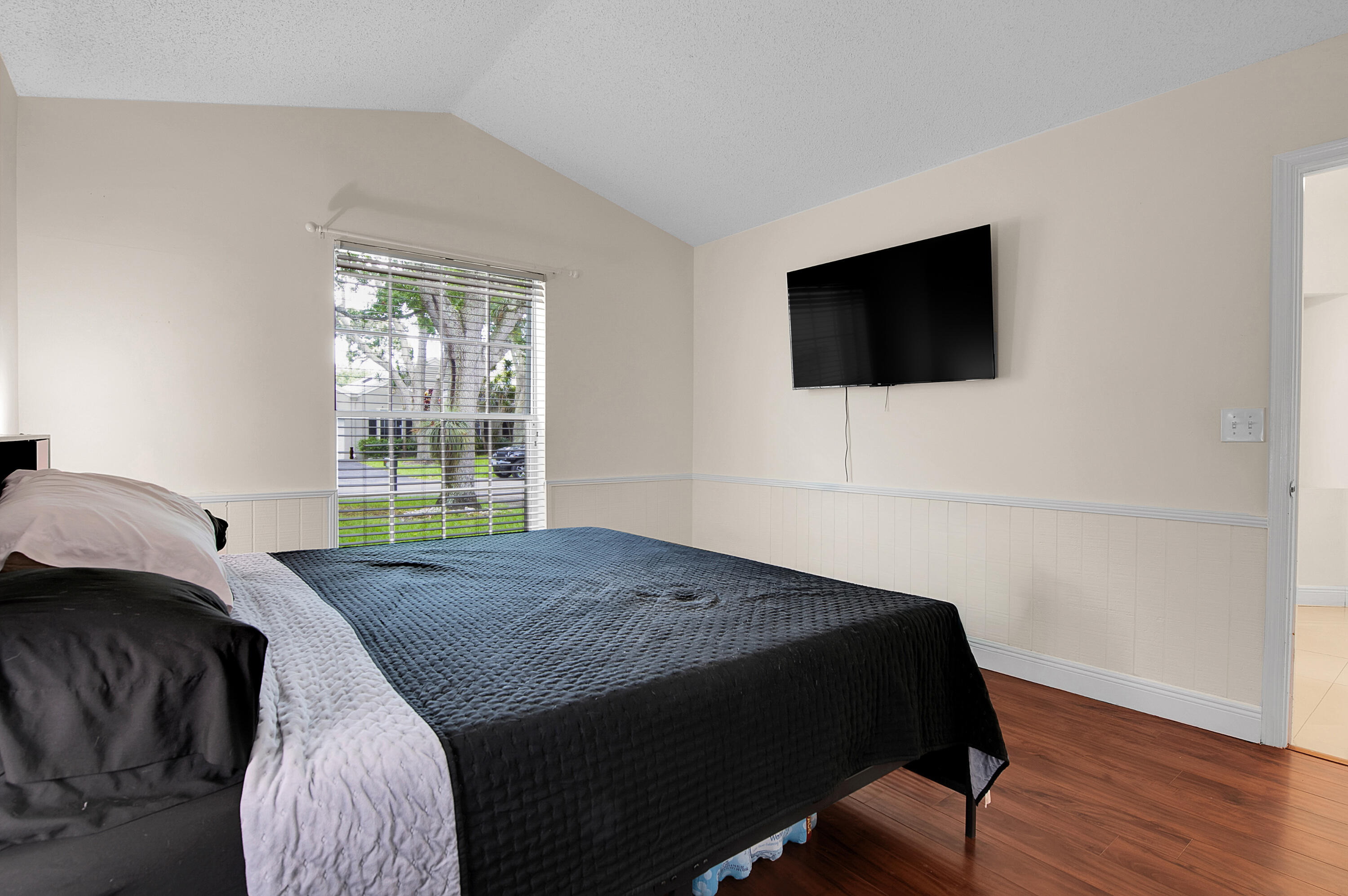 MNR FOREST 2 - Residential Lease