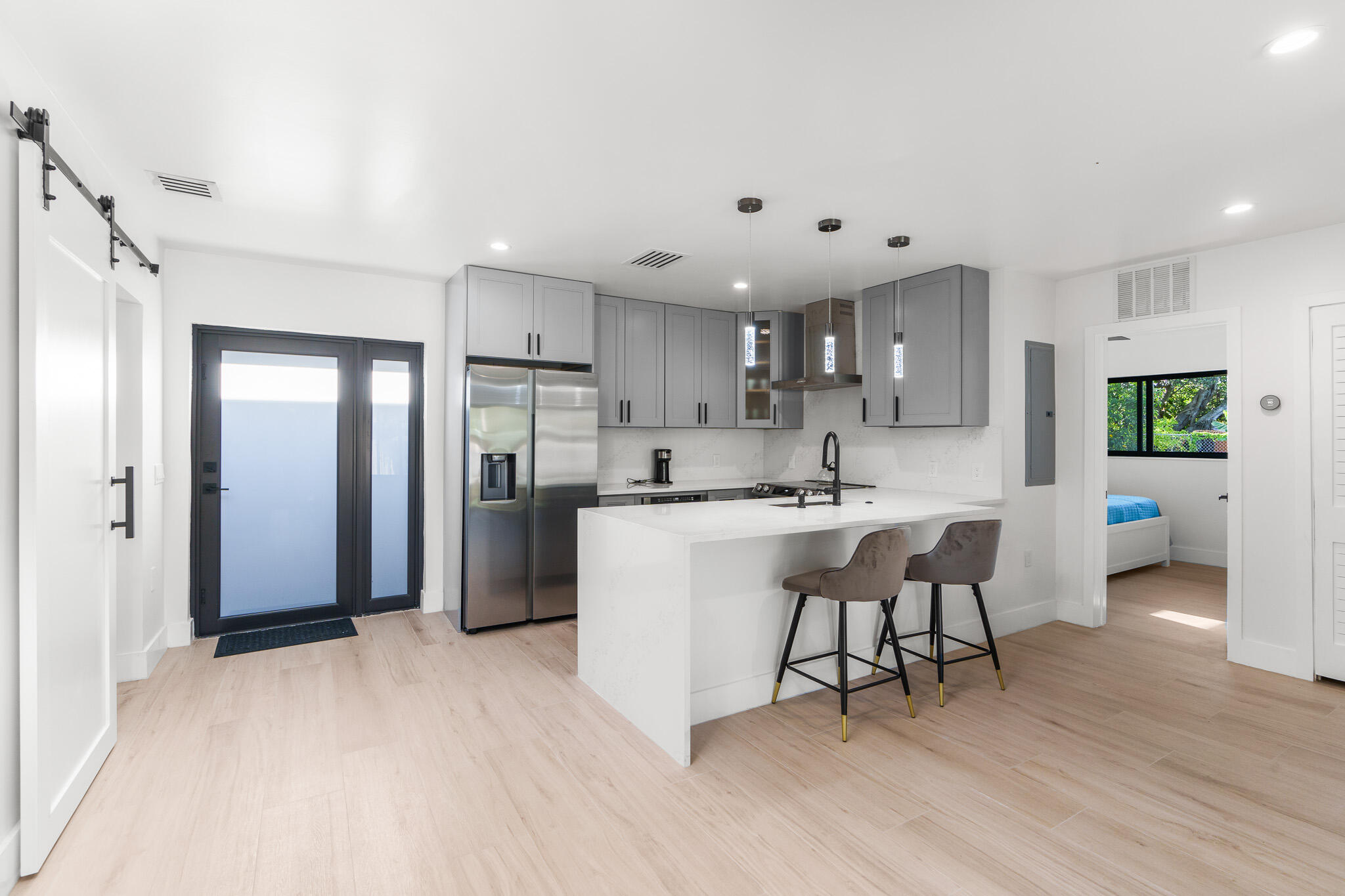 DECARIE - Residential Income