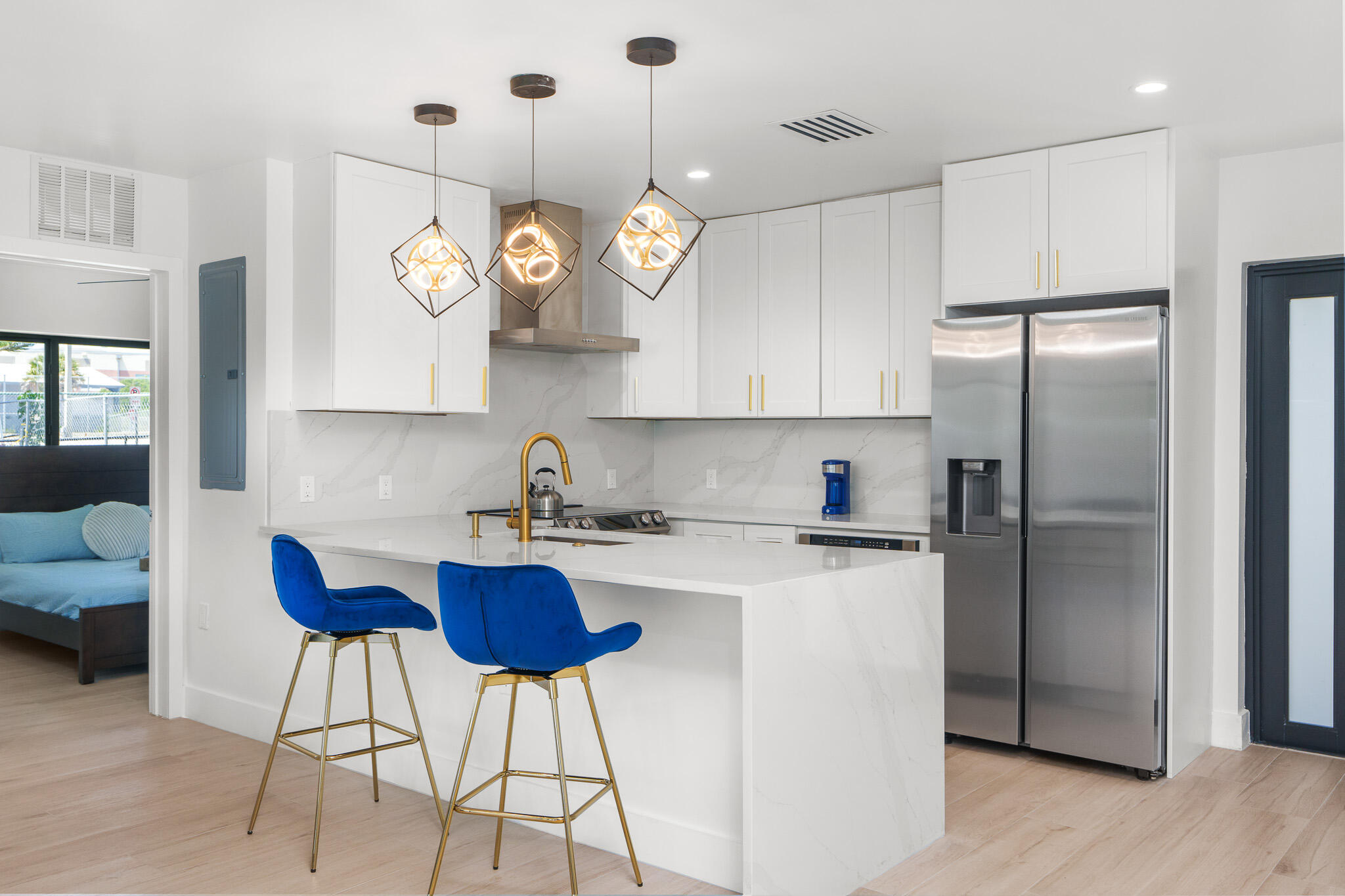 DECARIE - Residential Income