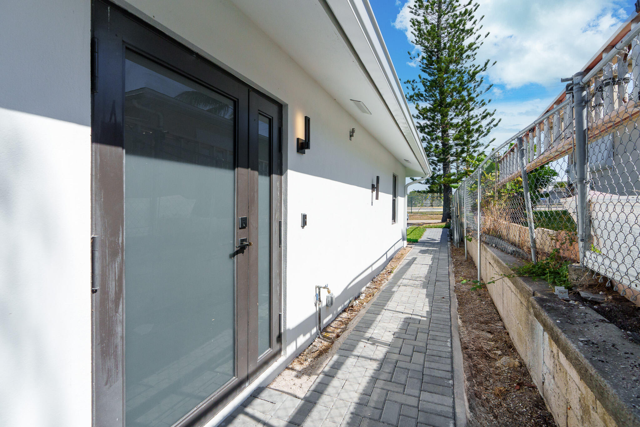 DECARIE - Residential Income