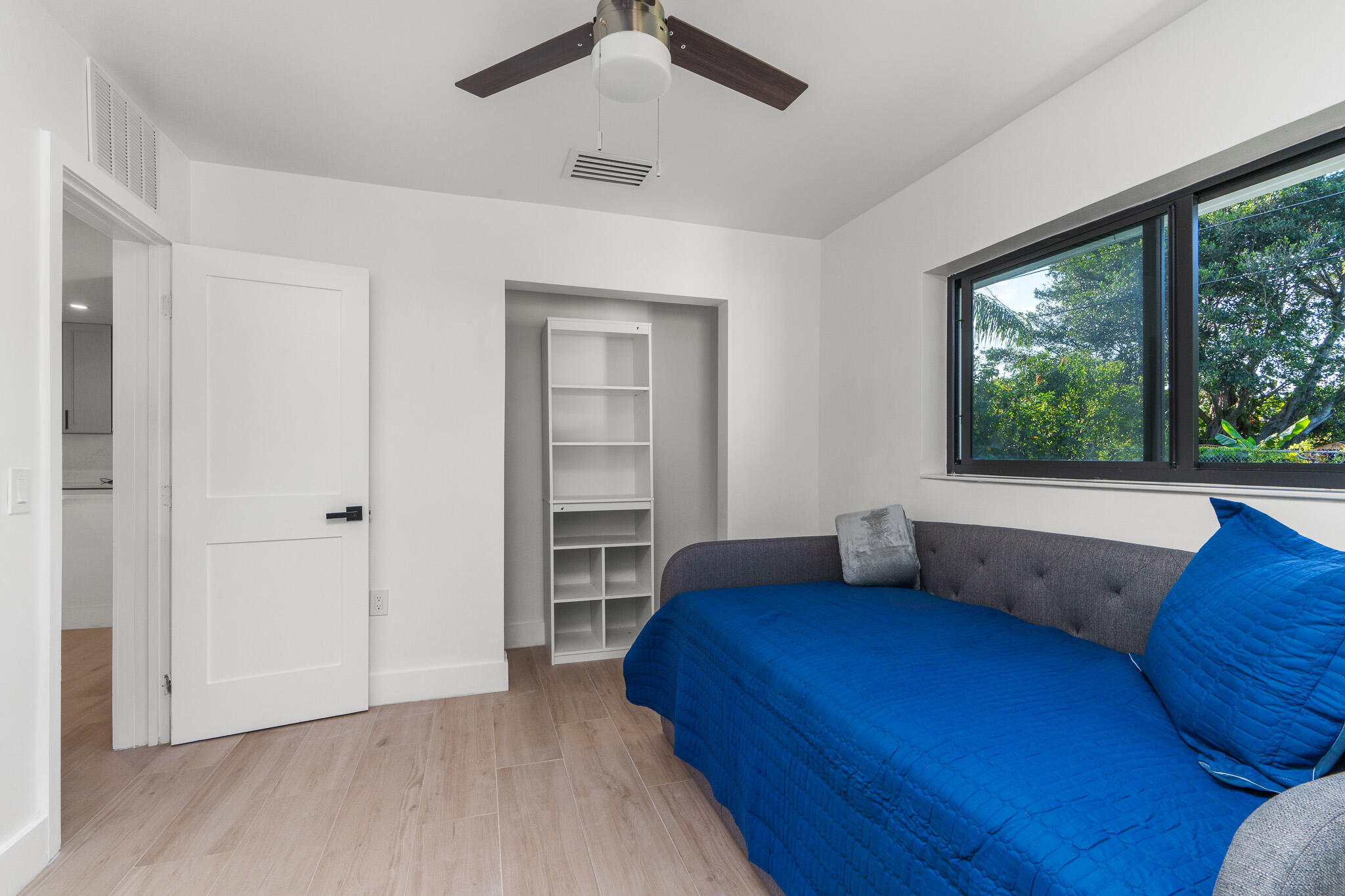 DECARIE - Residential Income