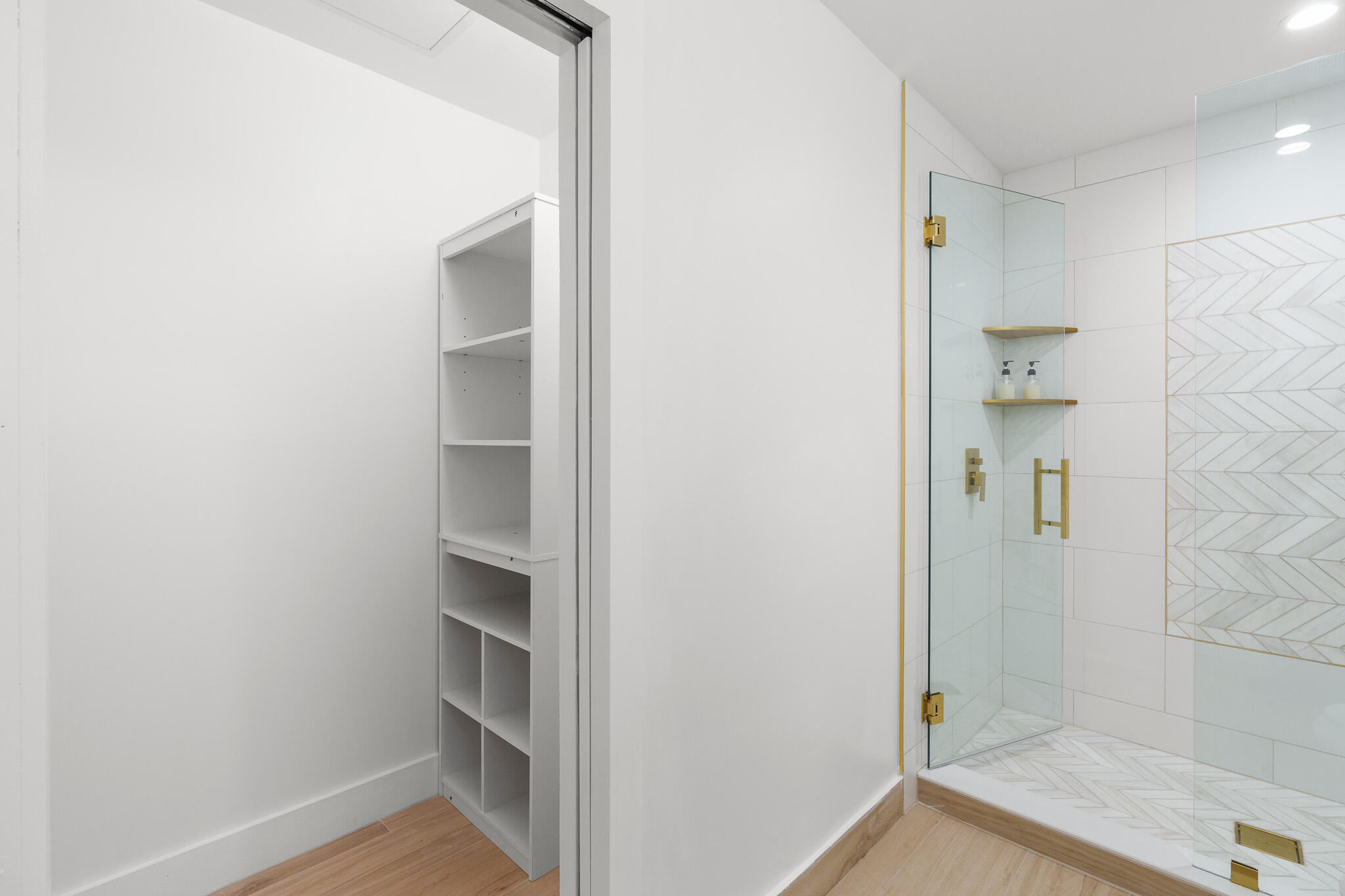 DECARIE - Residential Income