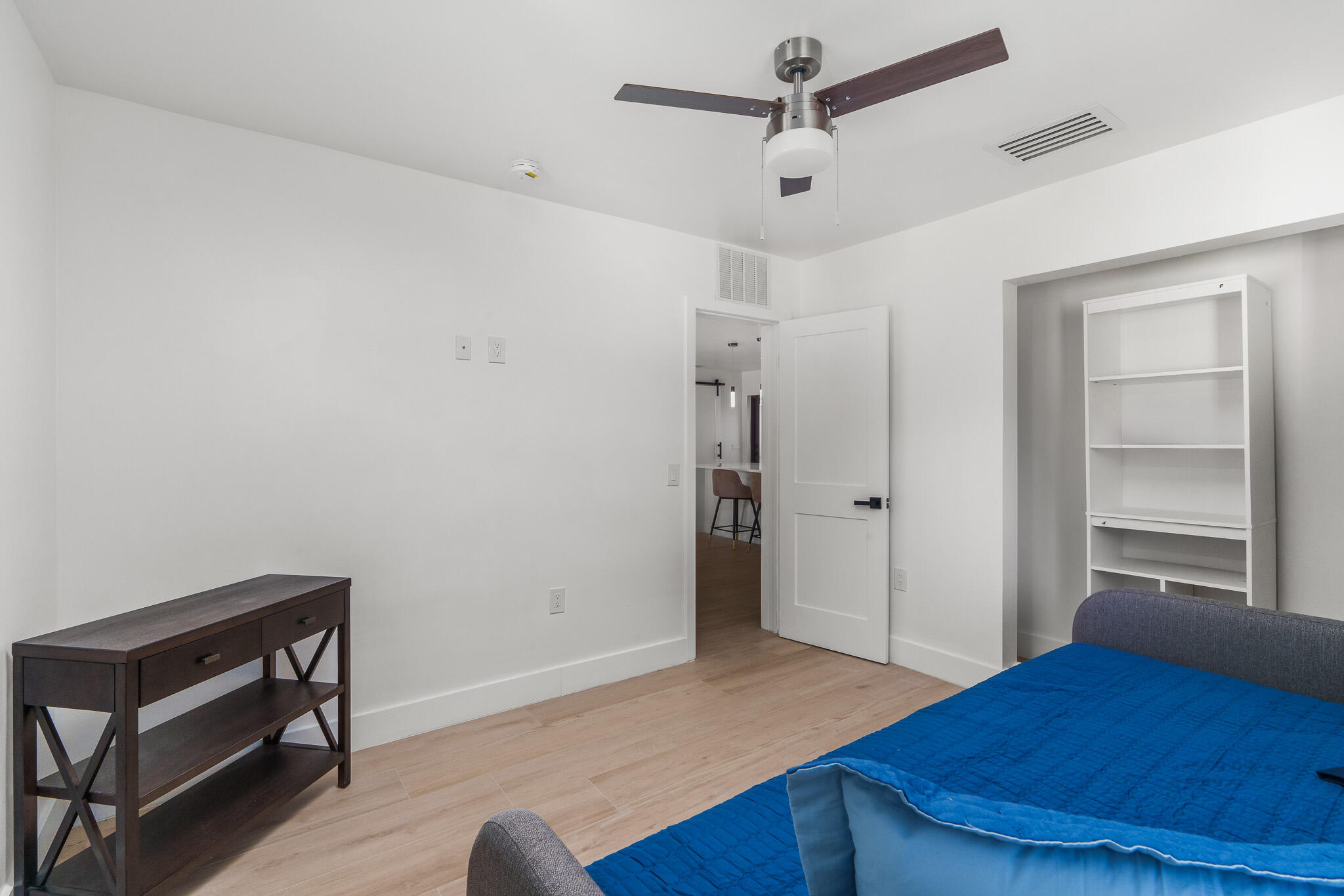 DECARIE - Residential Income