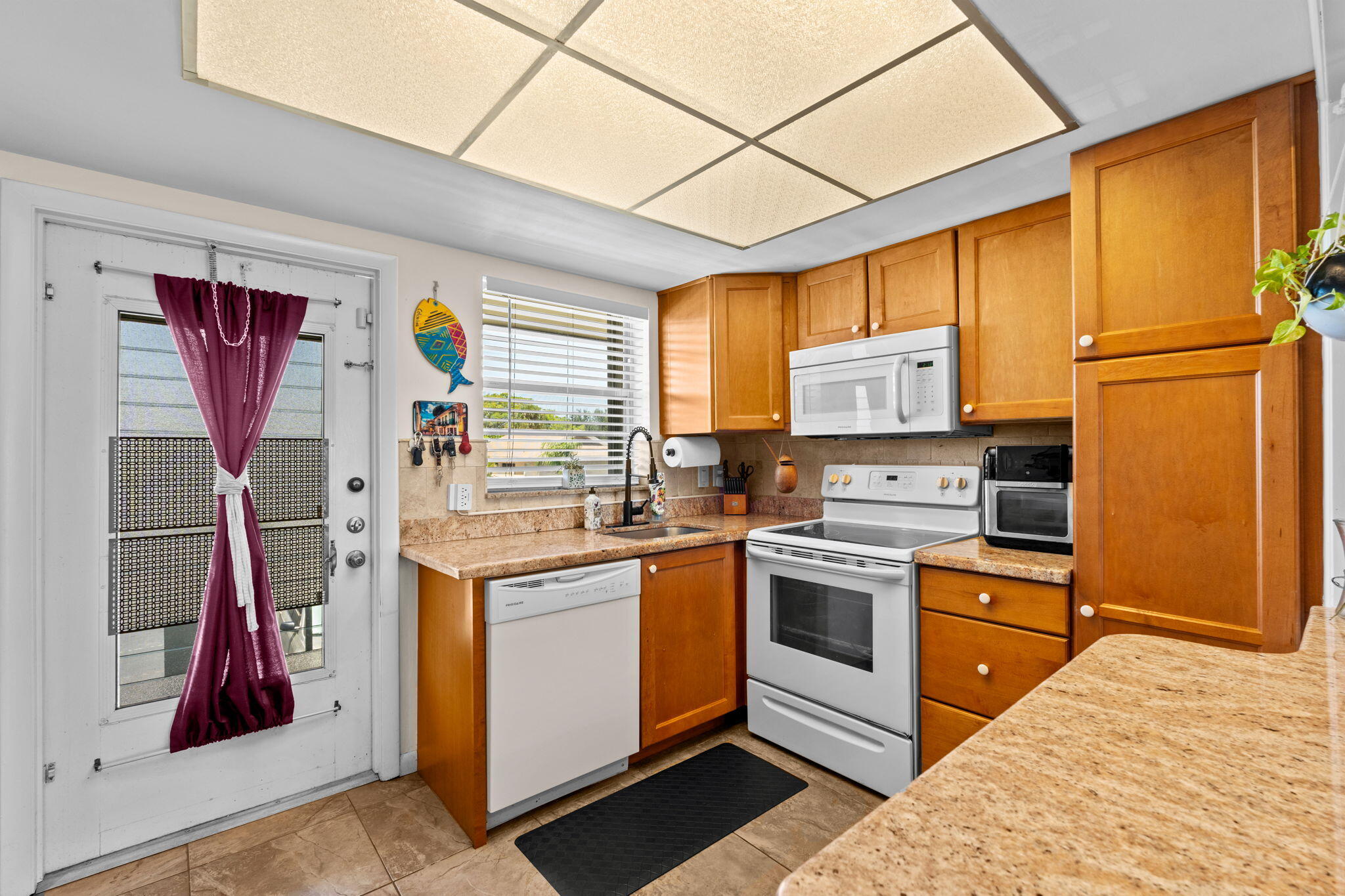 FOUR SEA SUNS CONDO - Residential