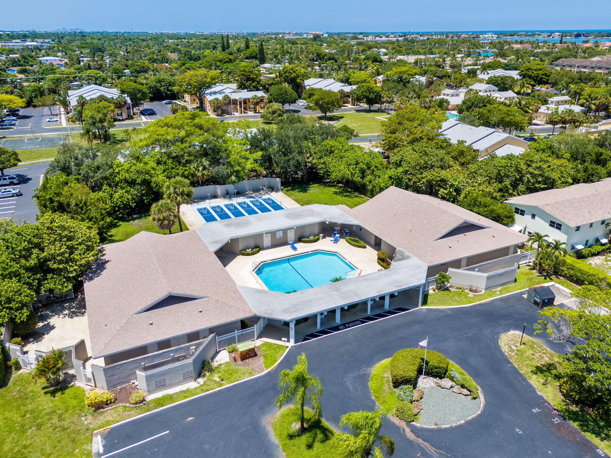FOUR SEA SUNS CONDO - Residential