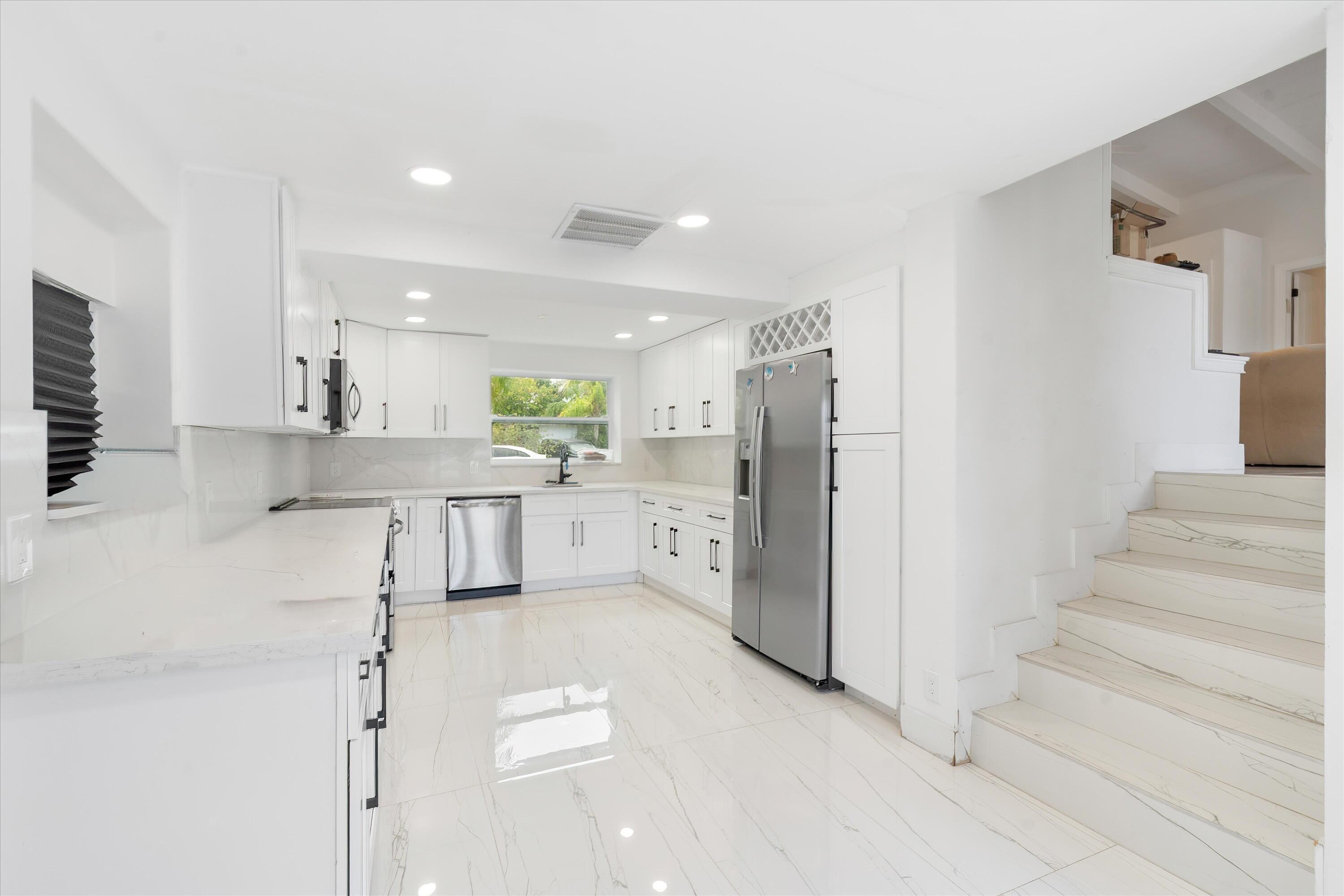 LAUDERDALE ISLES NO 2-BLK 6 - Residential
