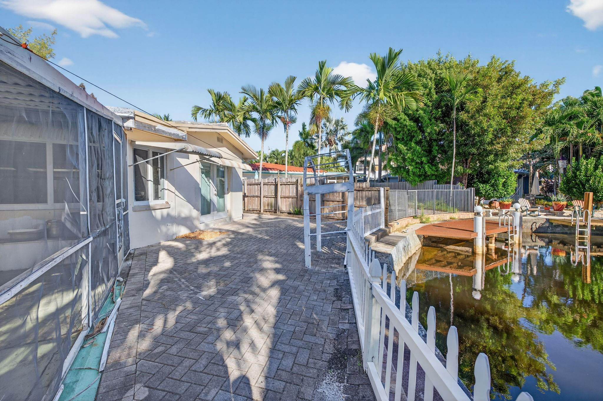 CORAL BROOK - Residential Lease