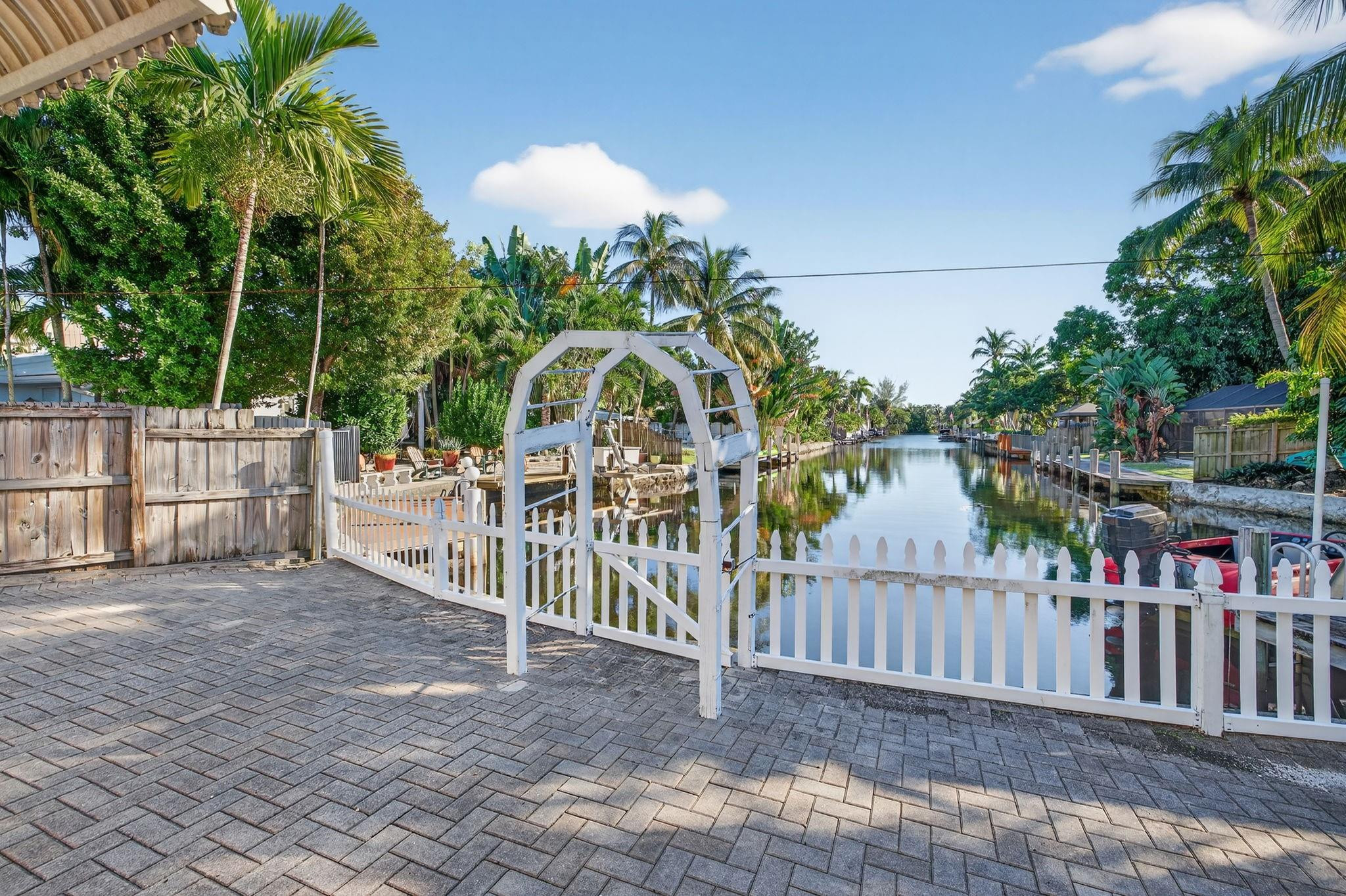 CORAL BROOK - Residential Lease