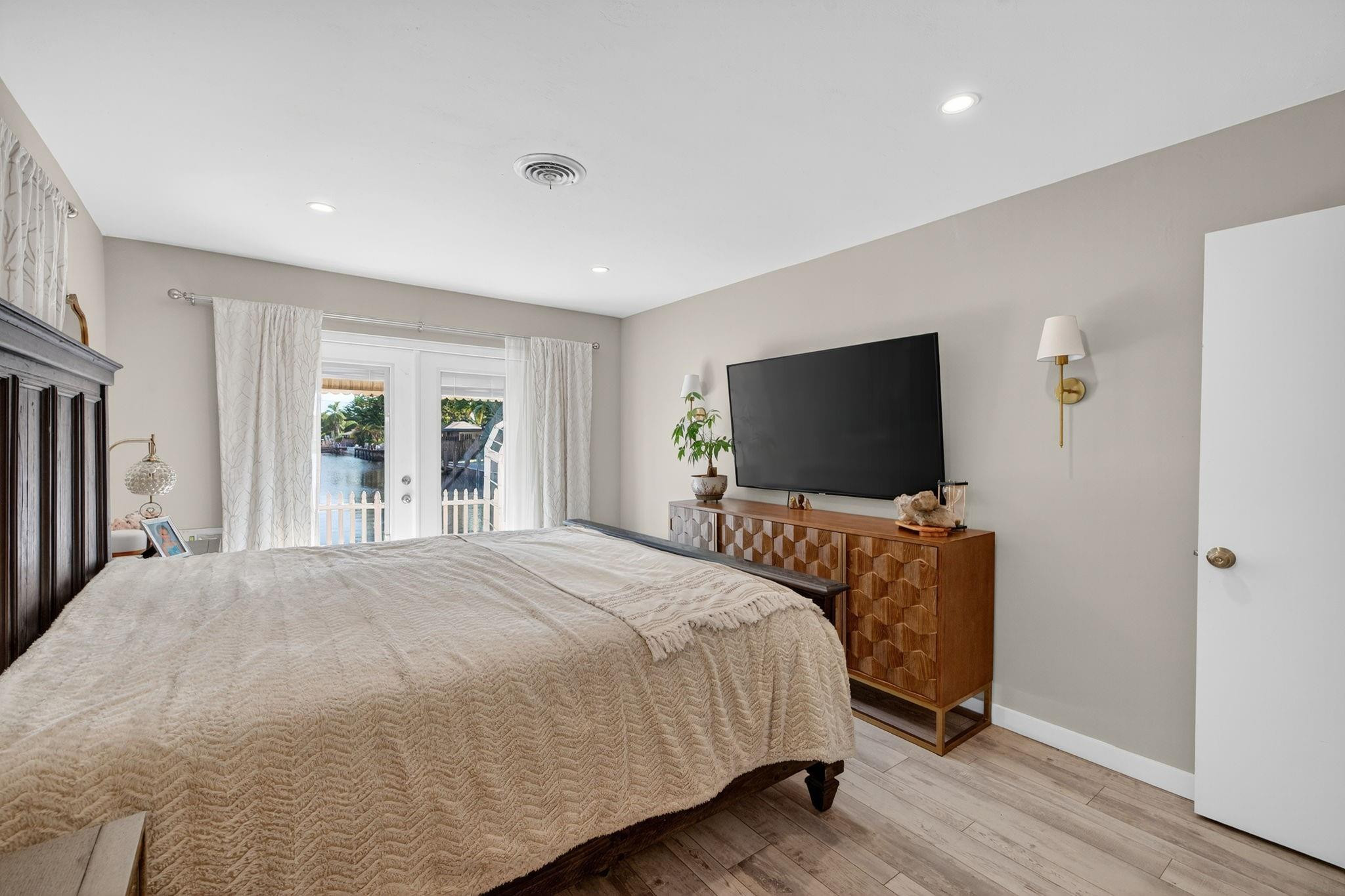 CORAL BROOK - Residential Lease