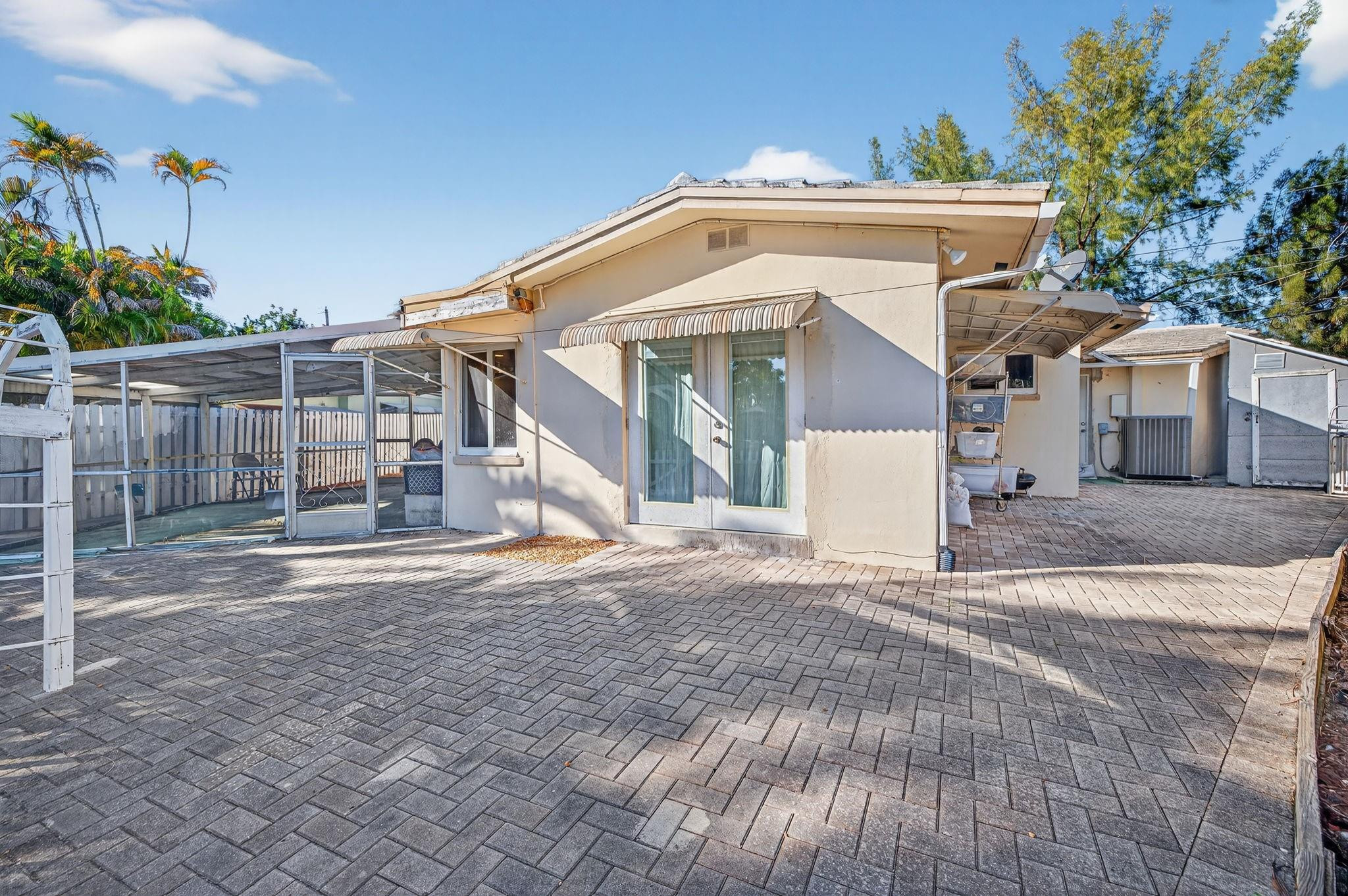 CORAL BROOK - Residential Lease
