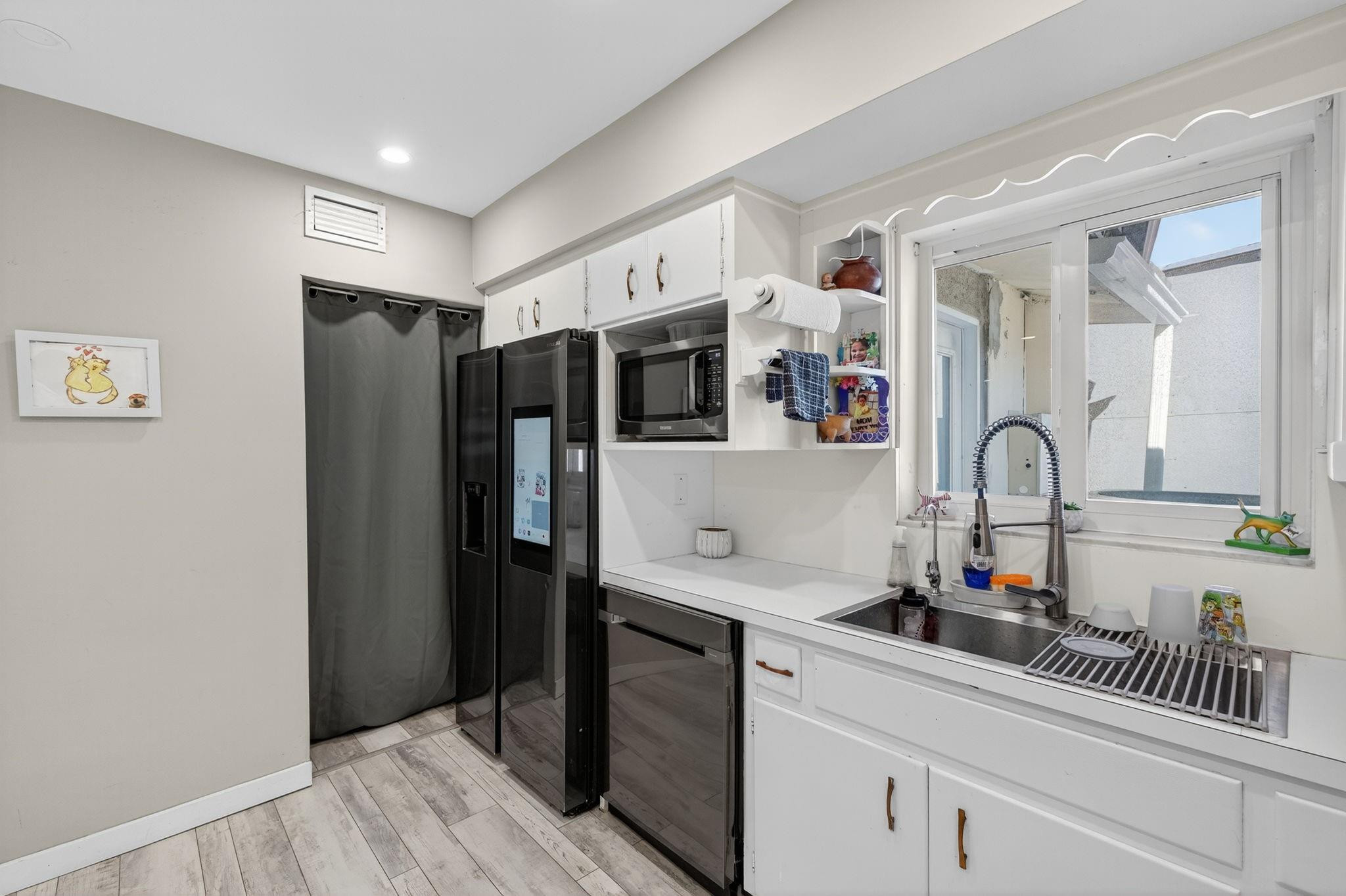 CORAL BROOK - Residential Lease