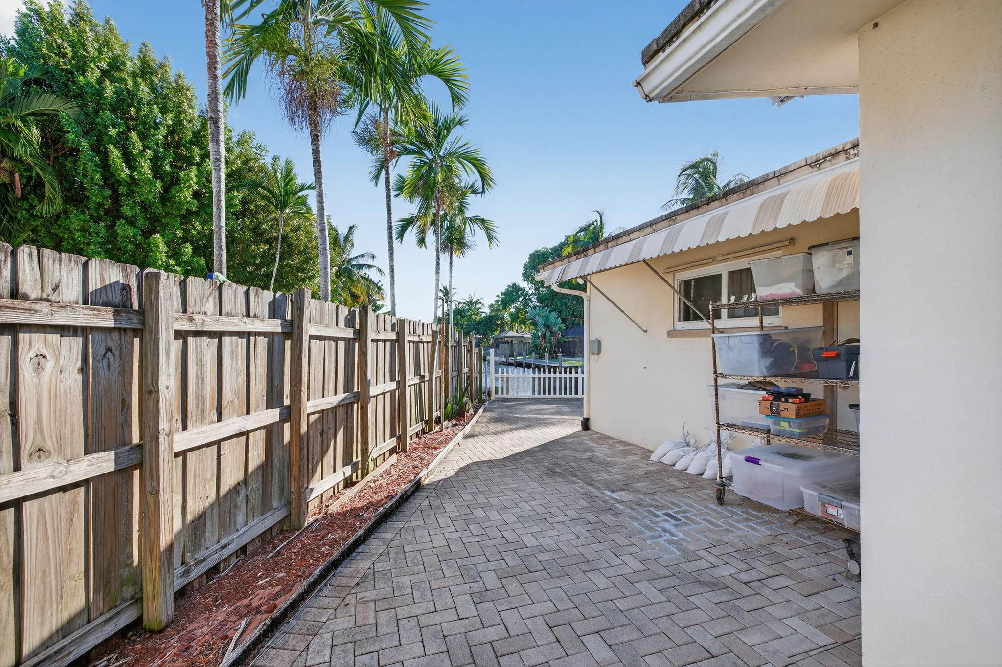 CORAL BROOK - Residential Lease