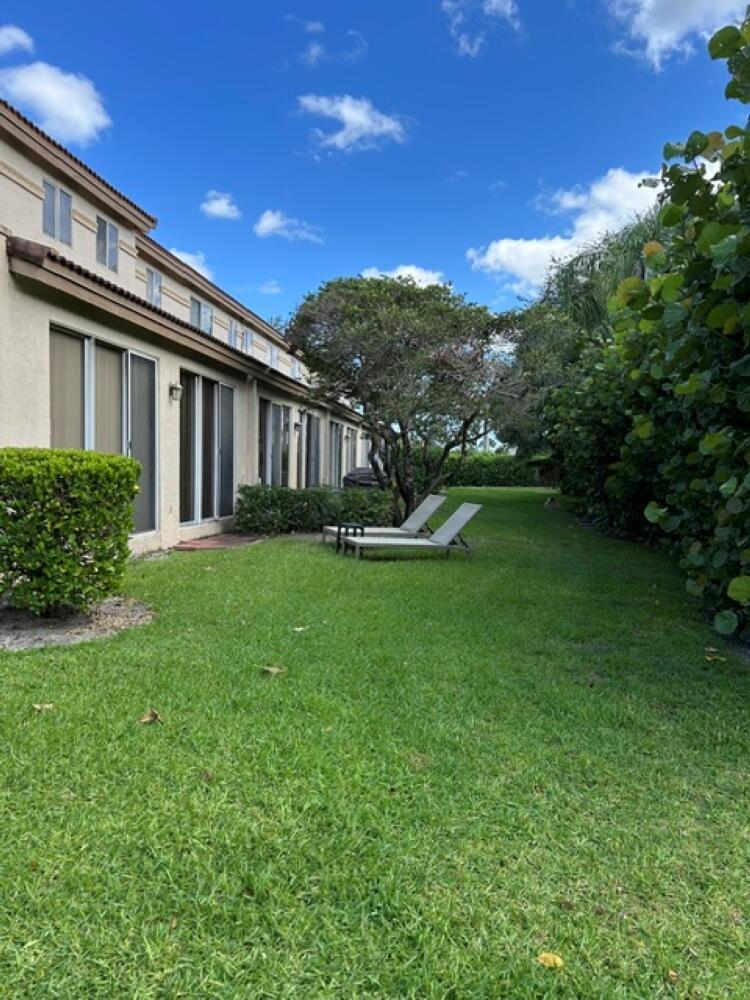 PLUM AT BOCA POINTE COND - Residential
