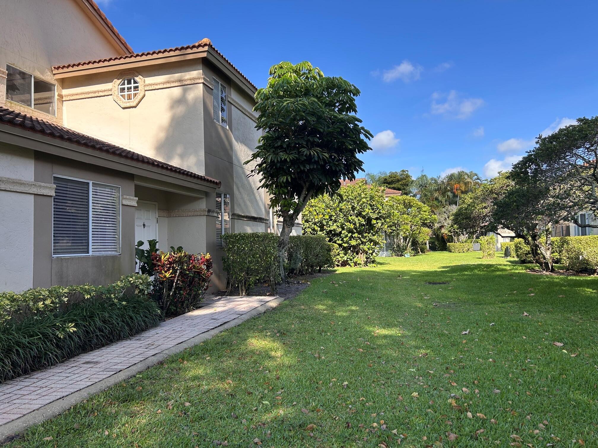 PLUM AT BOCA POINTE COND - Residential