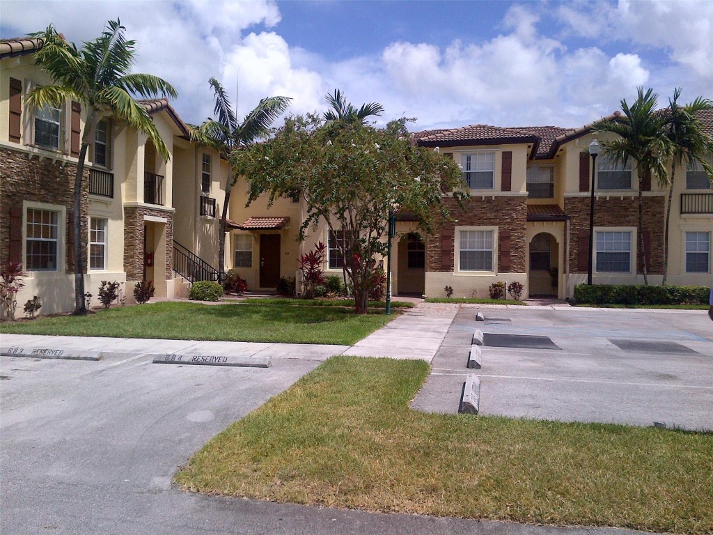 VILLAS AT CARMEL - Residential