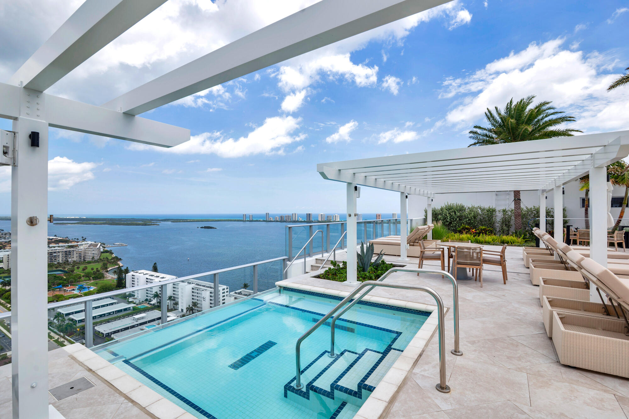NAUTILUS 220 CONDO - Residential