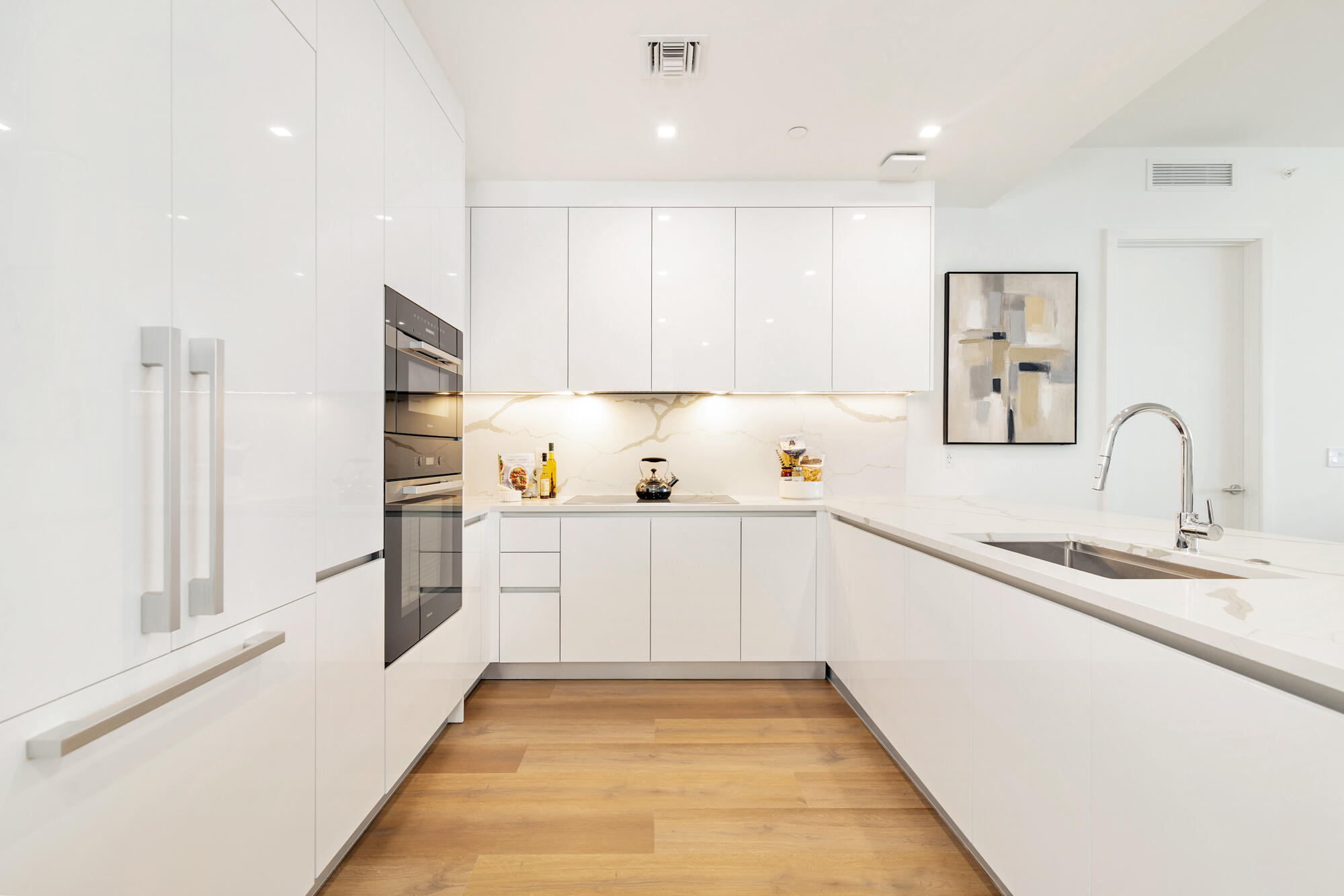 NAUTILUS 220 CONDO - Residential