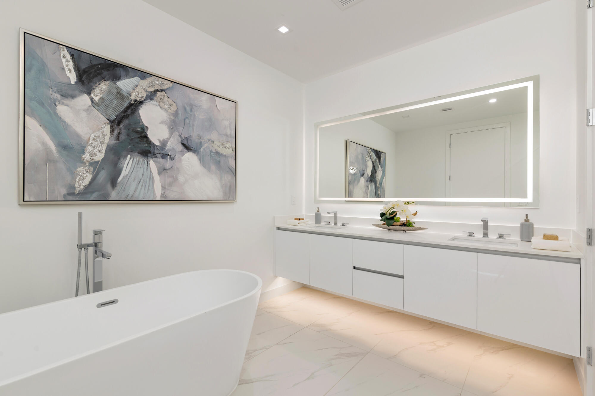 NAUTILUS 220 CONDO - Residential