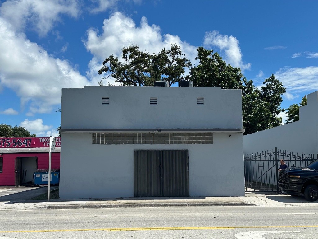 Great 3120 sq ft building with large upside in trending area. New paint and two newer AC units. Get in now and make this your own place of business or investment with solid upside and exit strategy. 40 year inspection just completed and good. 10+ year tenant now on month-to-month at $3k.