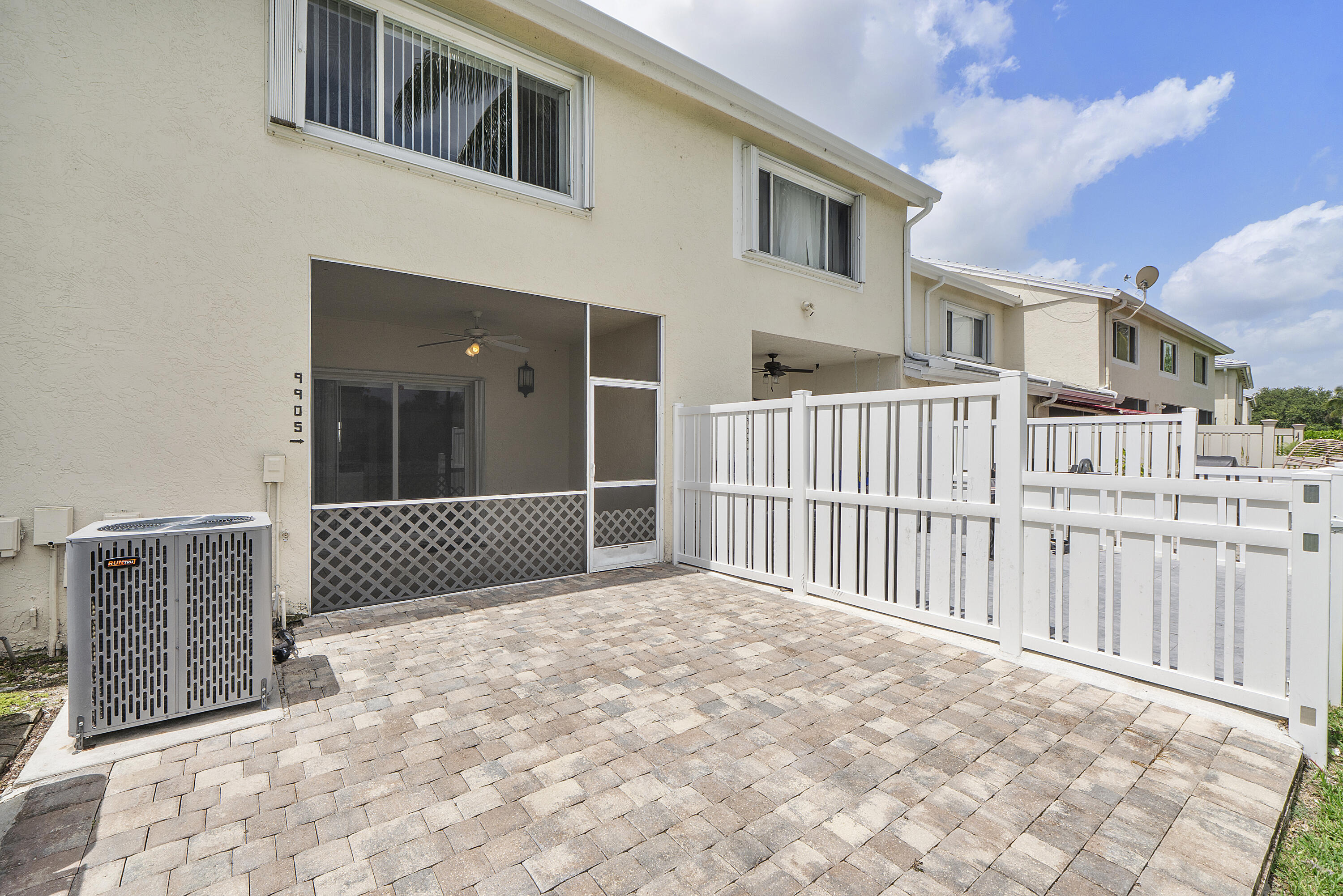 CORAL REEF CLUB - Residential