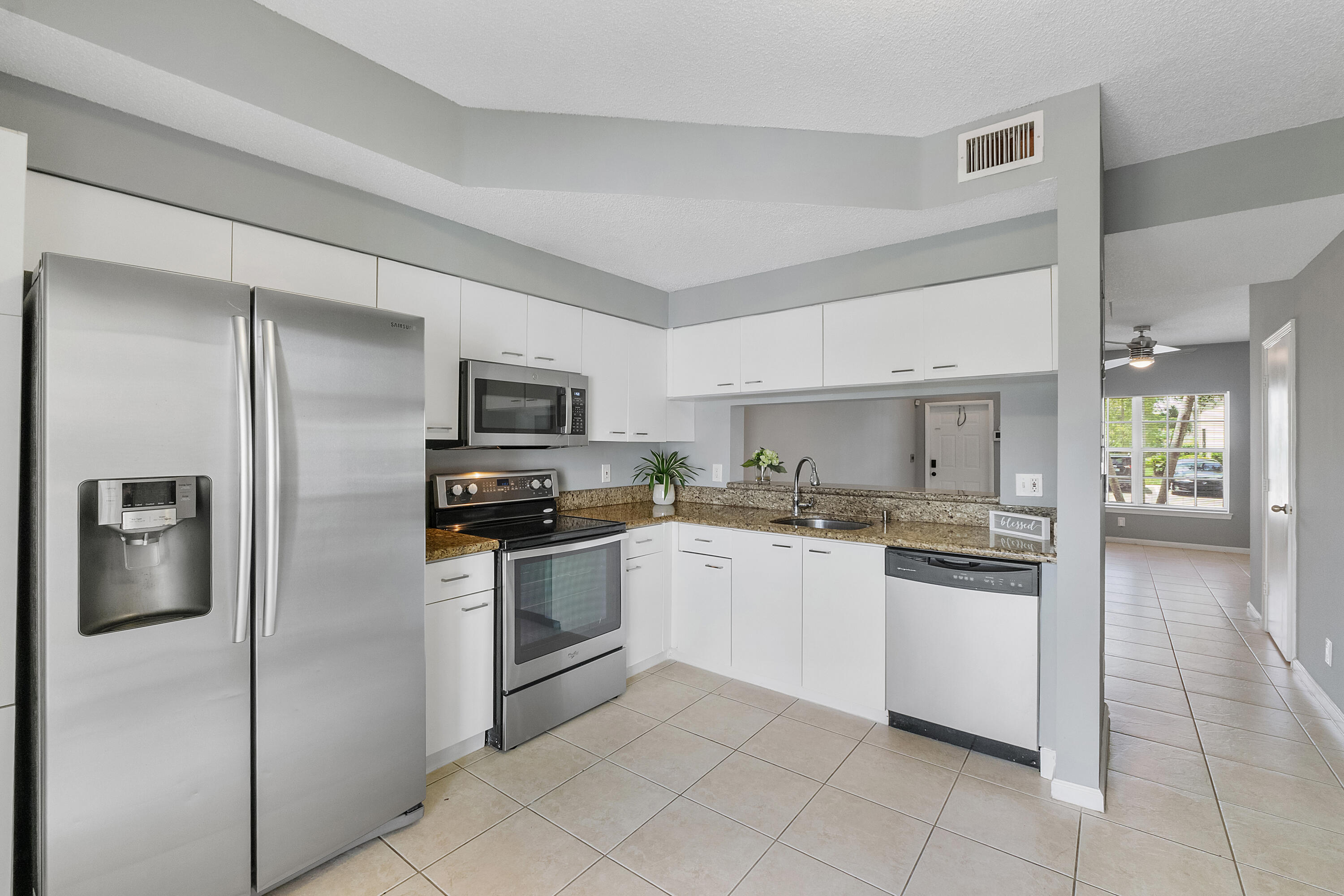 CORAL REEF CLUB - Residential