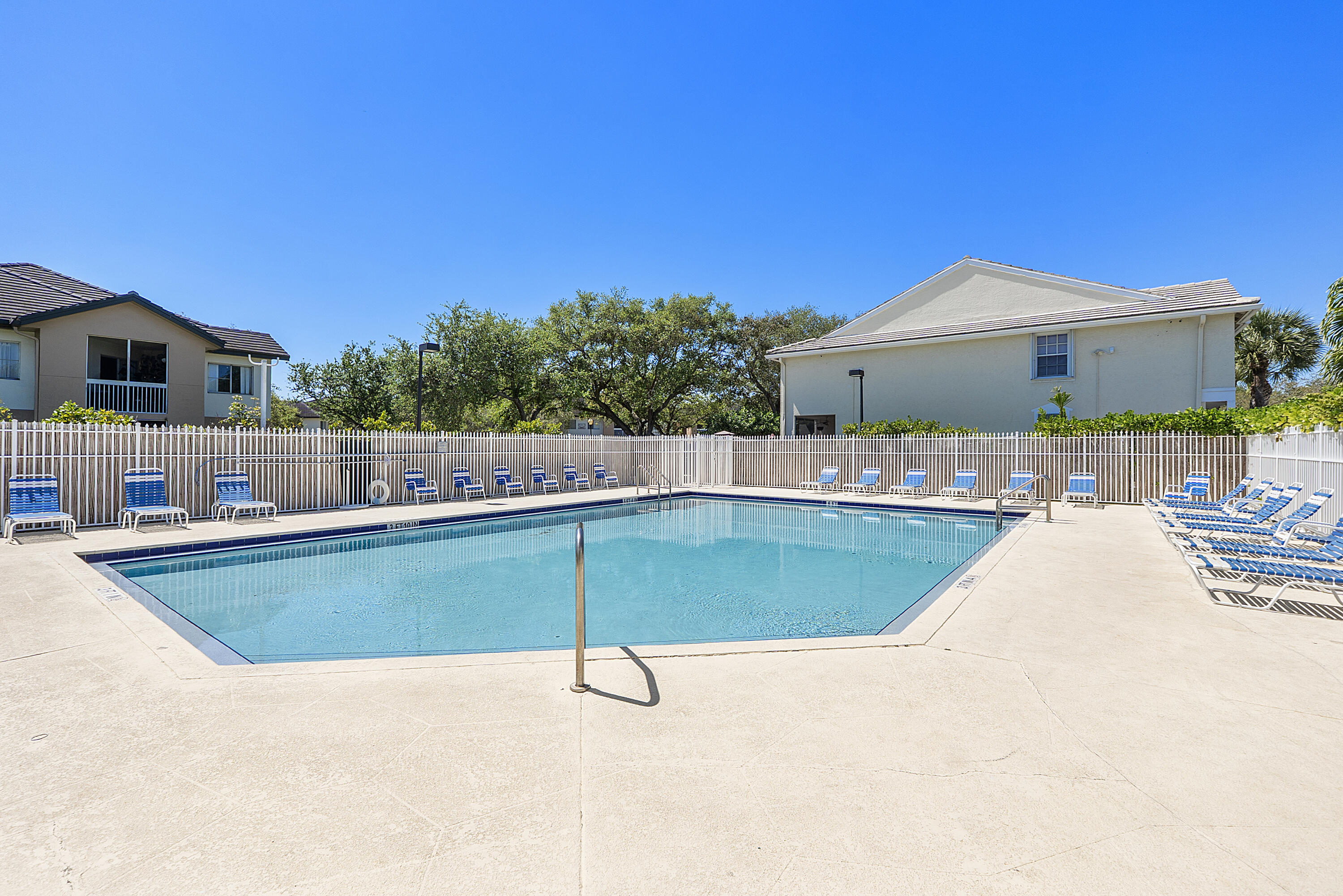 CORAL REEF CLUB - Residential