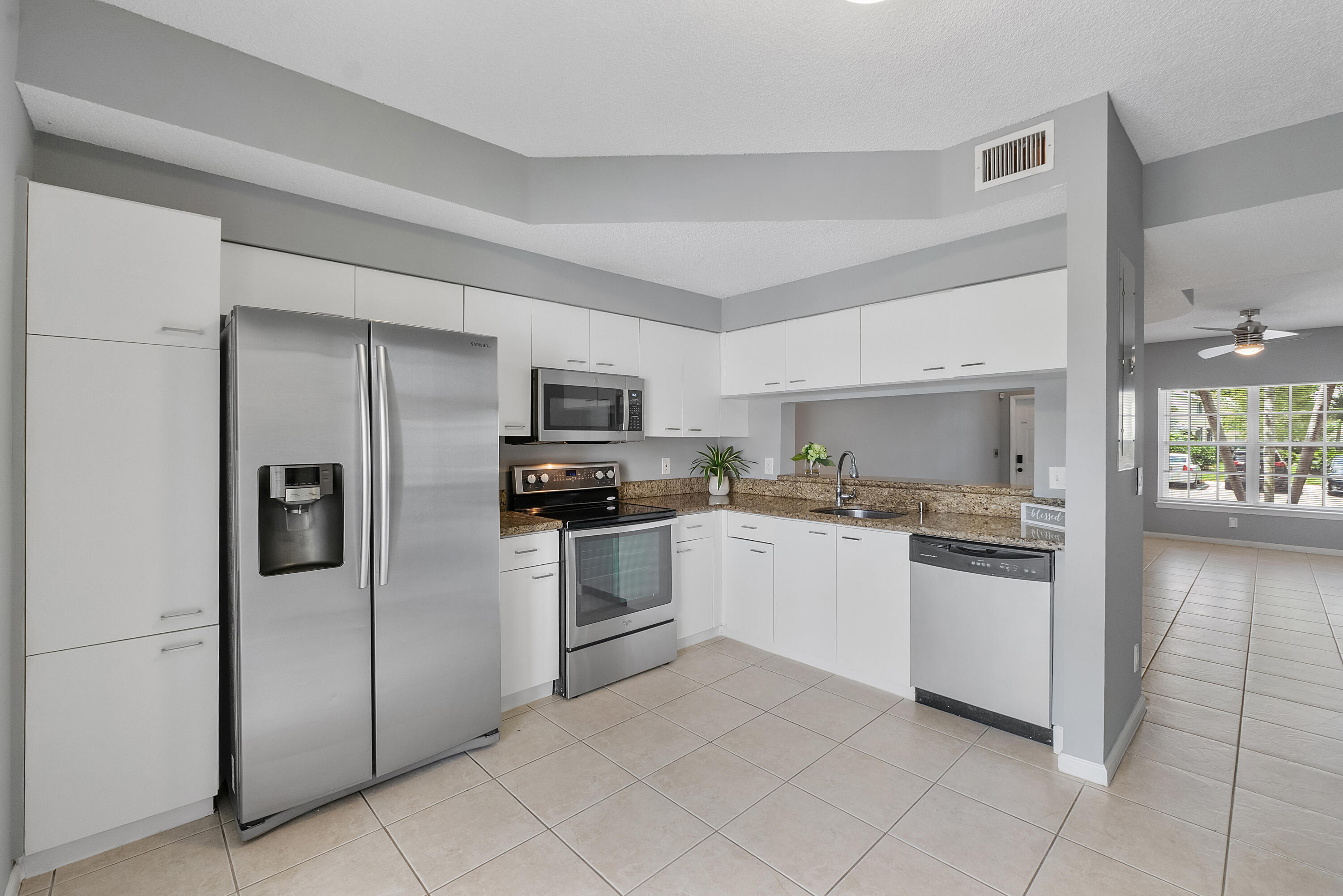 CORAL REEF CLUB - Residential